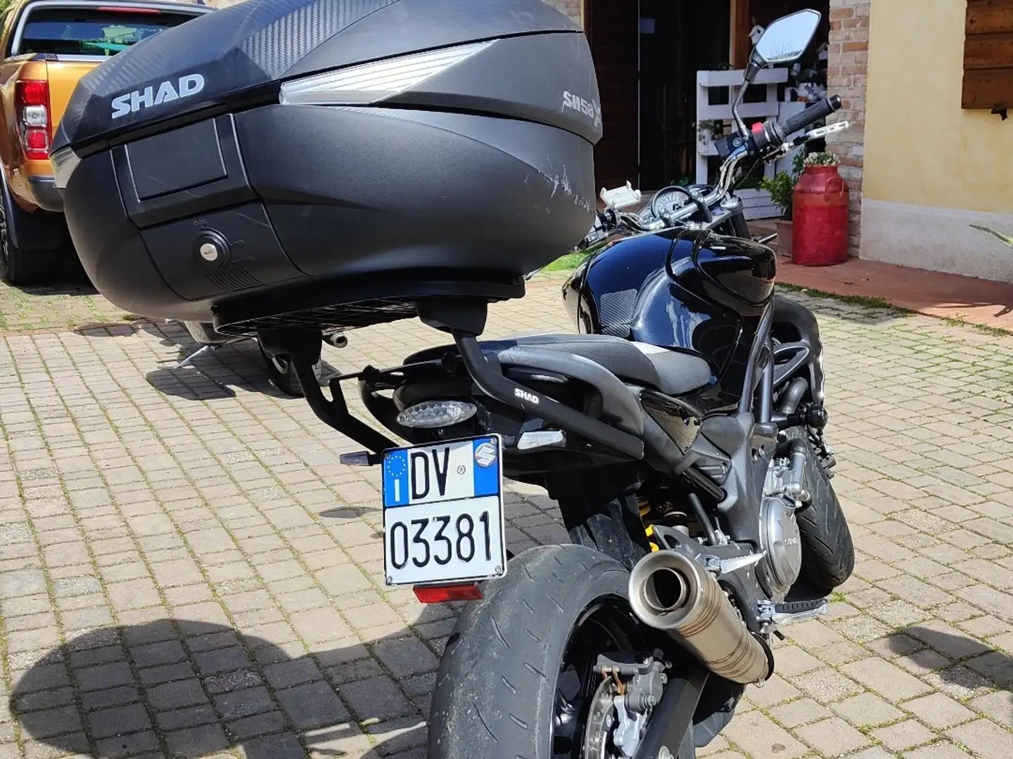 Suzuki Gladius 650 Negro - 2