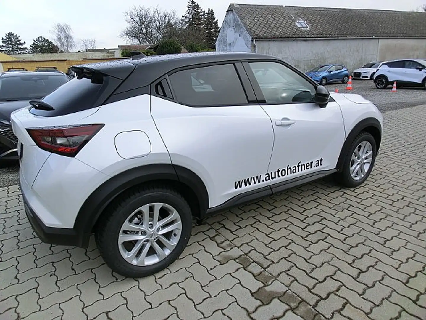 Nissan Juke 1,0 DIG-T N-Connecta Weiß - 2