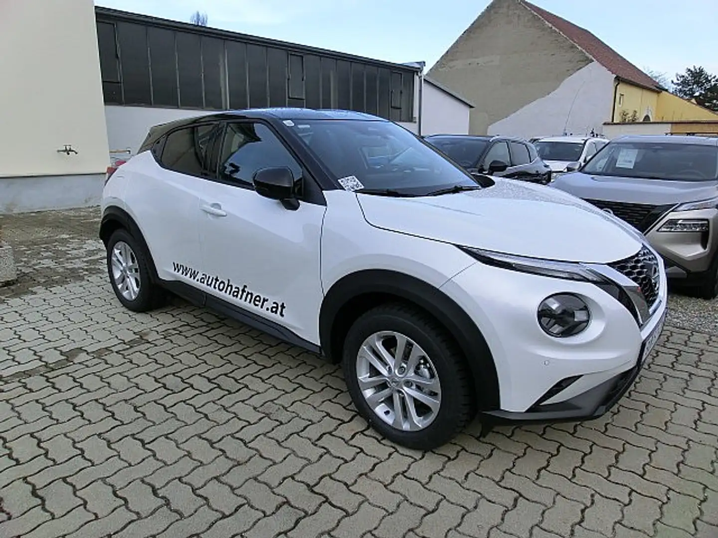 Nissan Juke 1,0 DIG-T N-Connecta Weiß - 1