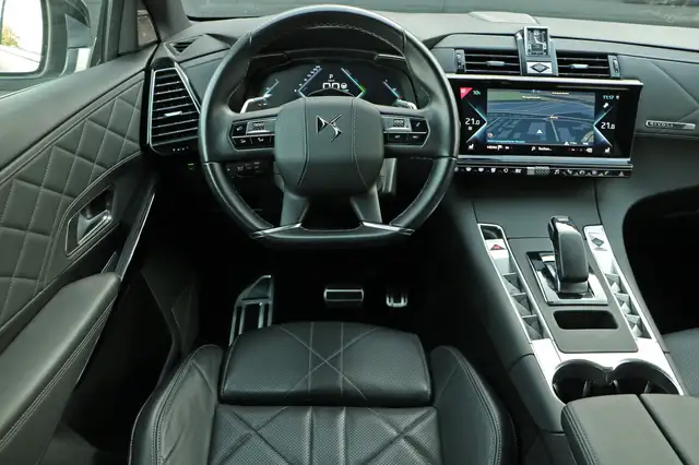 DS Automobiles DS 7 Crossback view 11