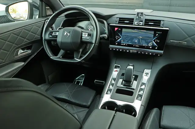 DS Automobiles DS 7 Crossback view 12