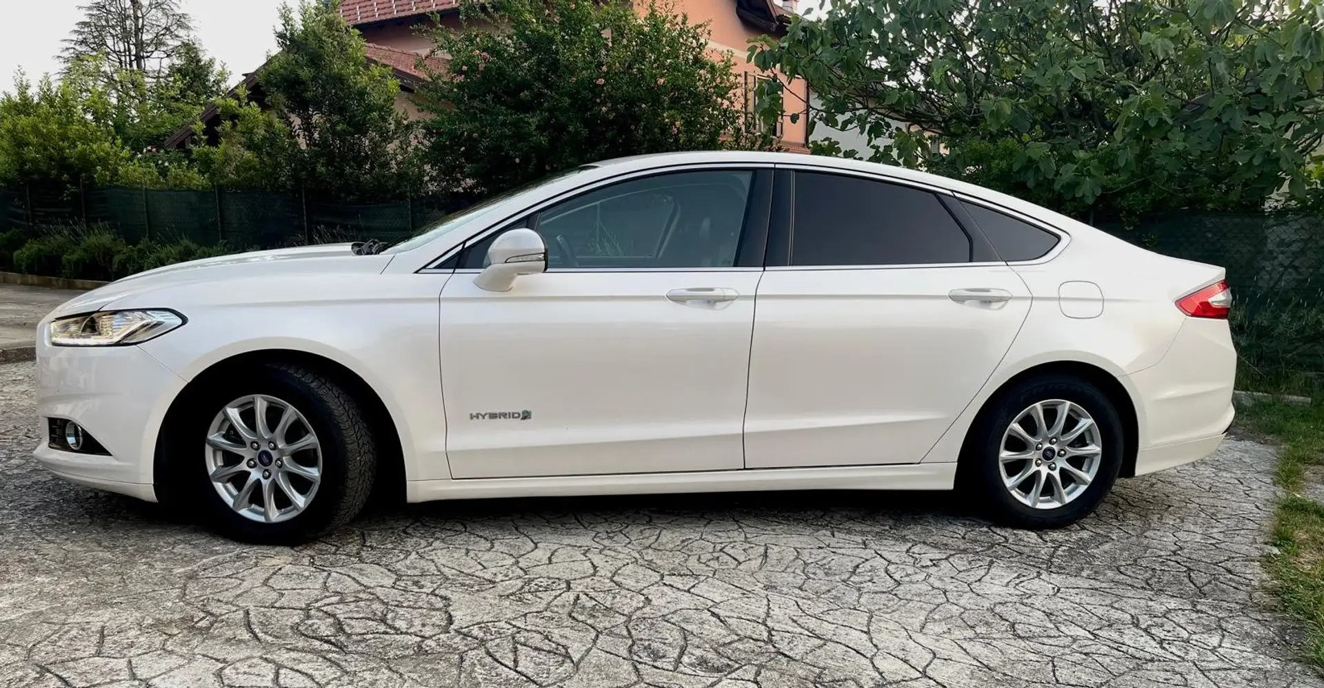 Ford Mondeo Mondeo IV 2015 Berlina 4p 2.0 hybrid Titanium ecvt Bianco - 2