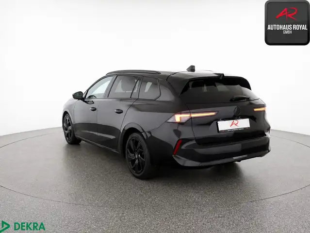 Opel Astra view 3