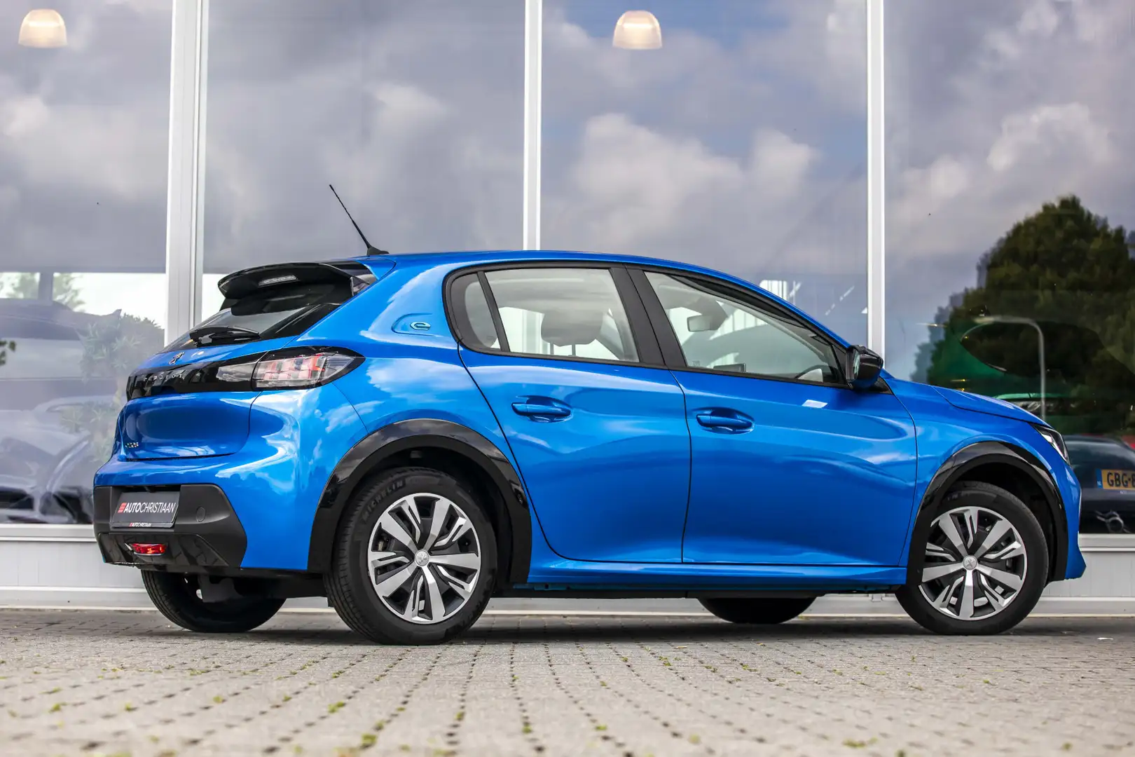 Peugeot e-208 EV Active 50 kWh | Cruise | Carplay | NL Auto Blauw - 2