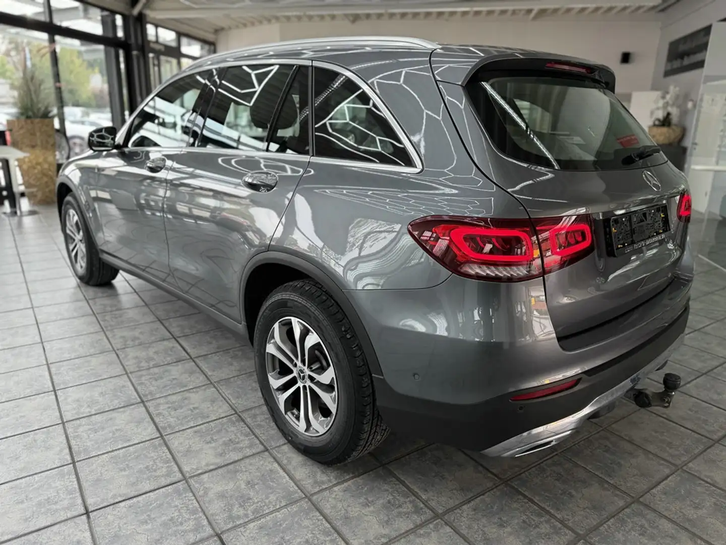 Mercedes-Benz GLC 200 CGI 4Matic Exclusive, 9G, Leder, LED Grau - 2