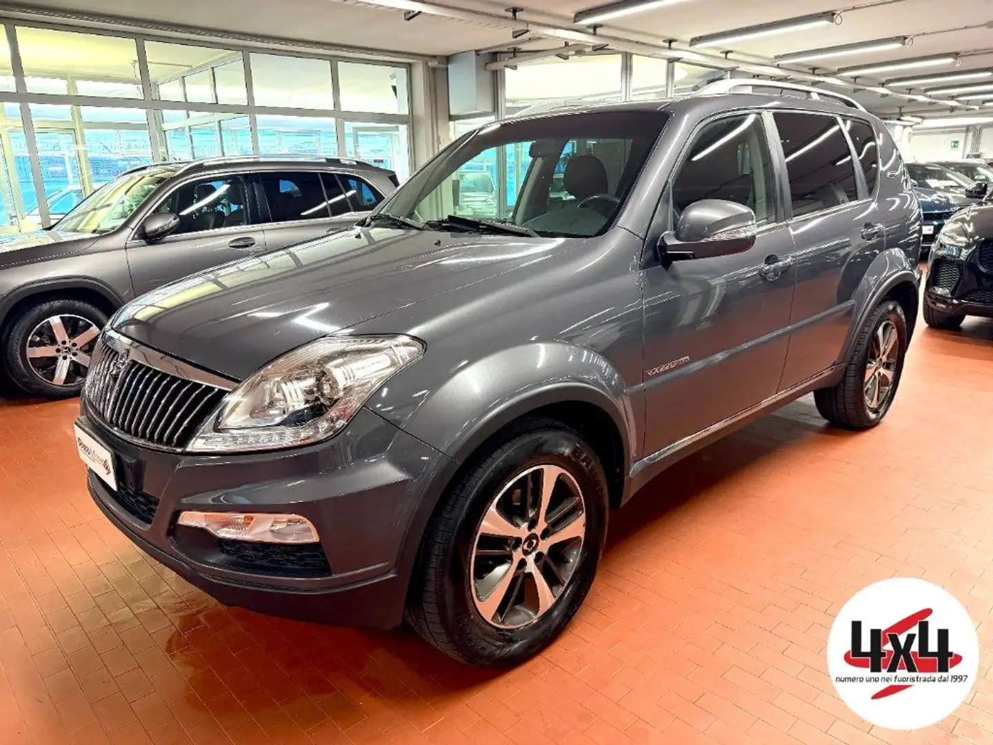 SsangYong Rexton W 2.2 Diesel 4WD *7 Posti* Gris - 1