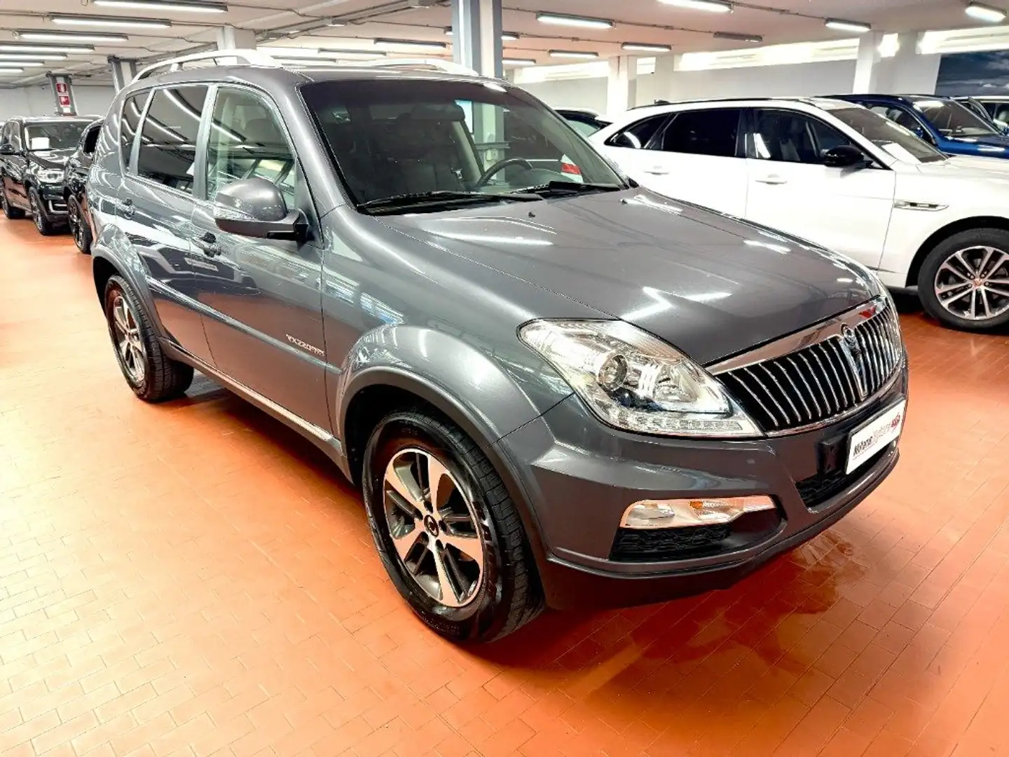 SsangYong Rexton W 2.2 Diesel 4WD *7 Posti* Gris - 2