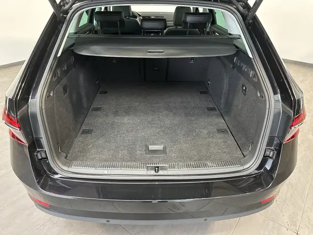 Skoda Superb view 6