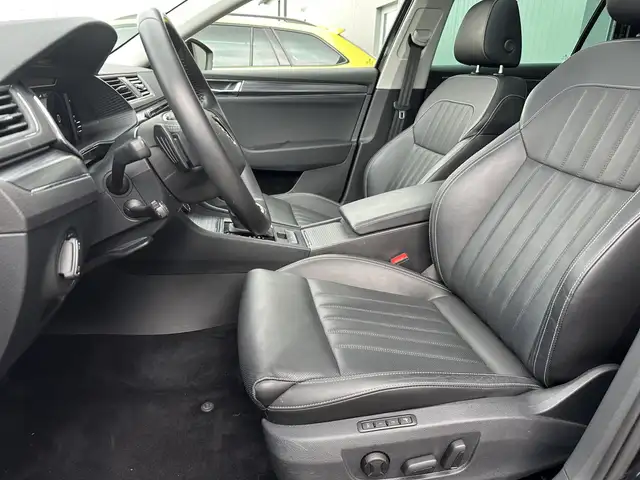 Skoda Superb view 11