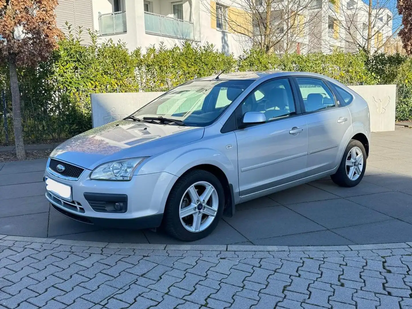 Ford Focus Focus 1.6 16V Ghia Silber - 2