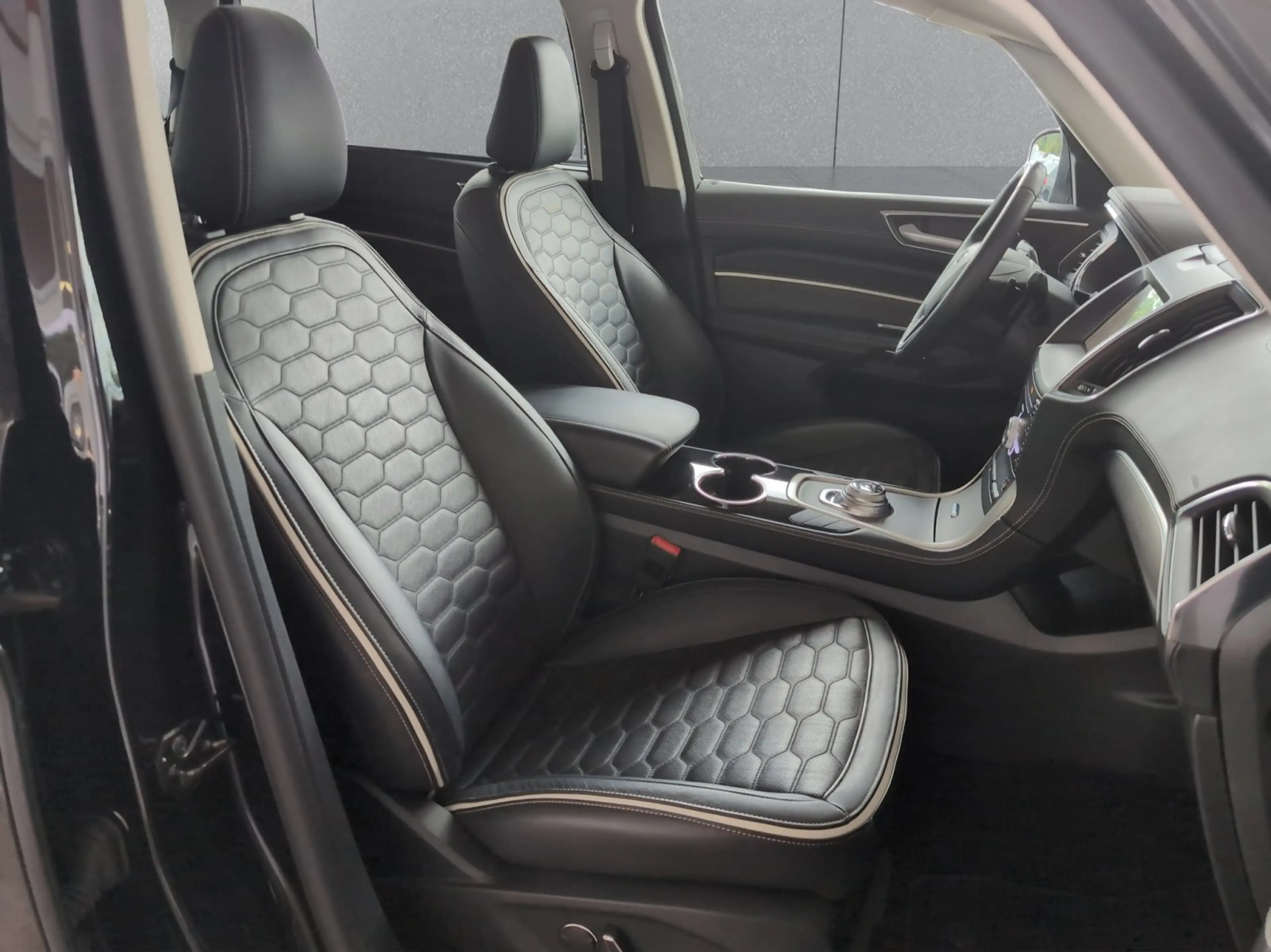 Ford S-Max 2.0 TDCi Vignale /LED/Pano/AHK/el.Heck./Kamera — photo 7