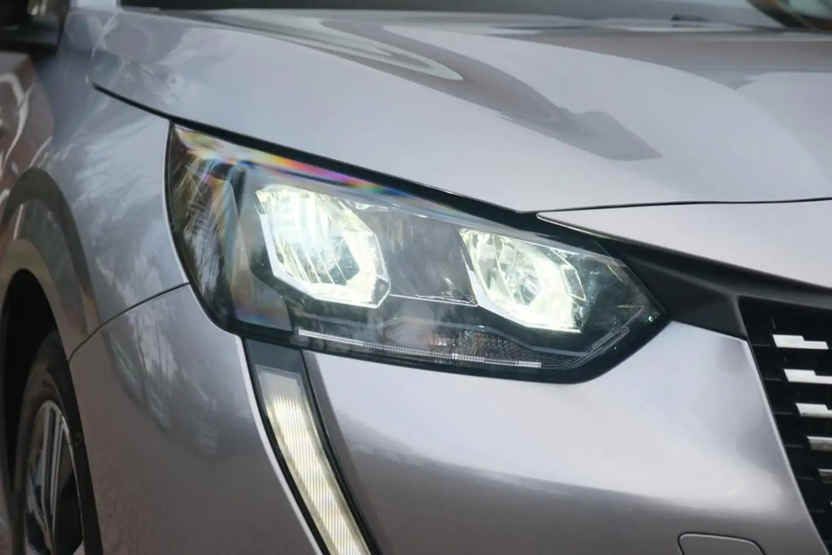 Peugeot 208 1.2 PureTech 100pk Allure Pack | App Connect | Cli Gris - 2