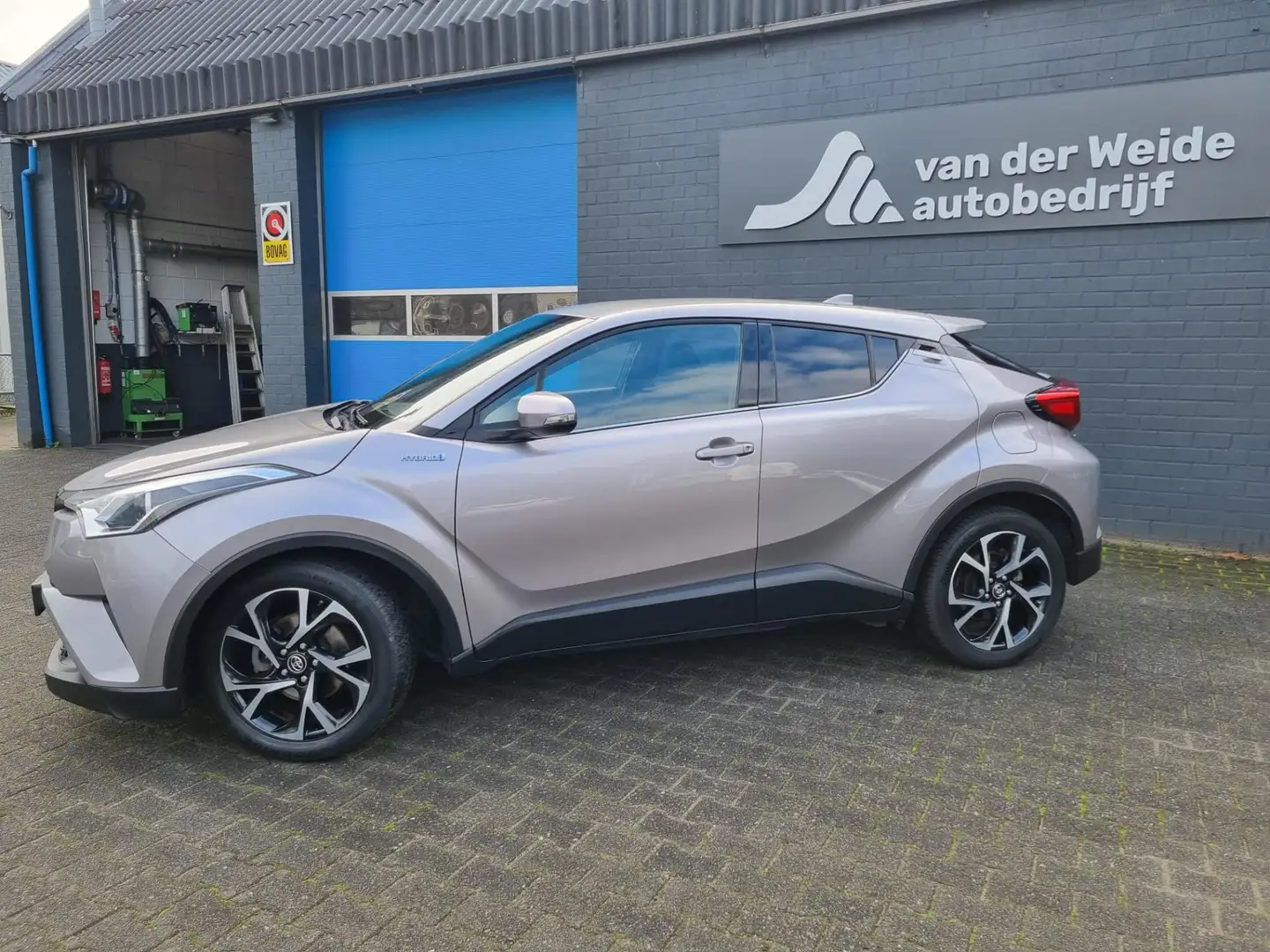 Toyota C-HR 1.8 Hybrid Active Grijs - 2