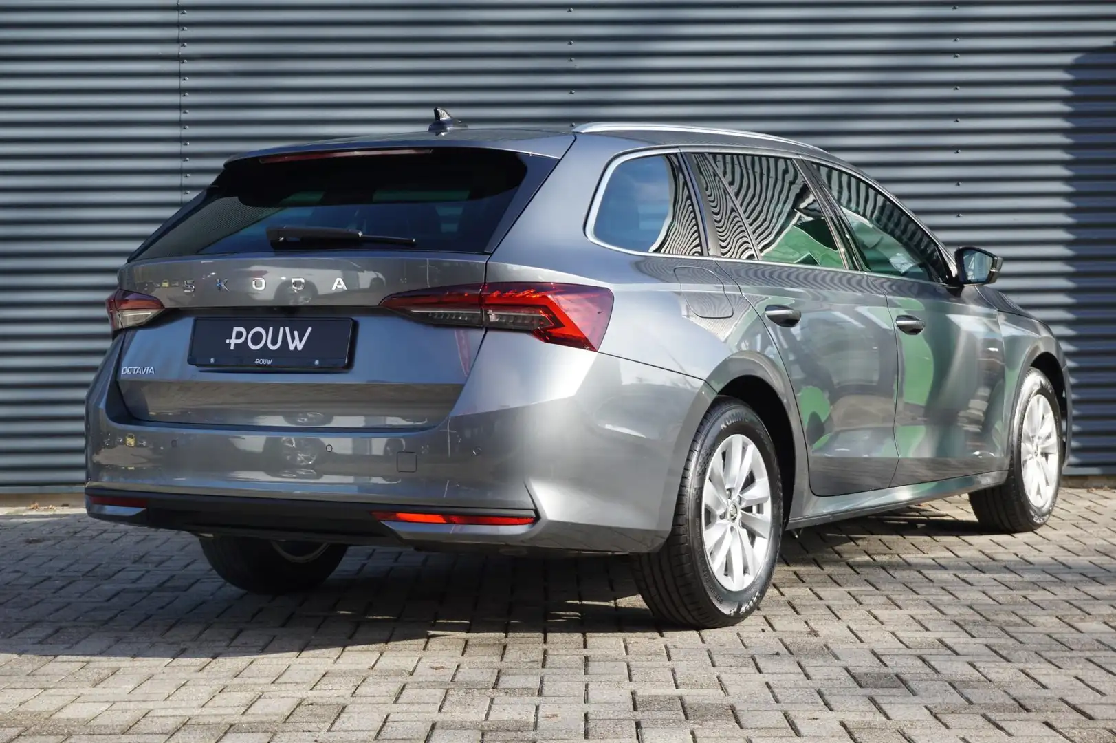Skoda Octavia Combi 1.5 TSI 115pk DSG MHEV Business Edition | Ac Grijs - 2