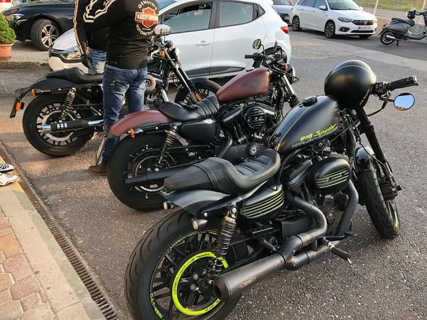 Harley-Davidson XL 1200 ROADSTER Чорний - 2