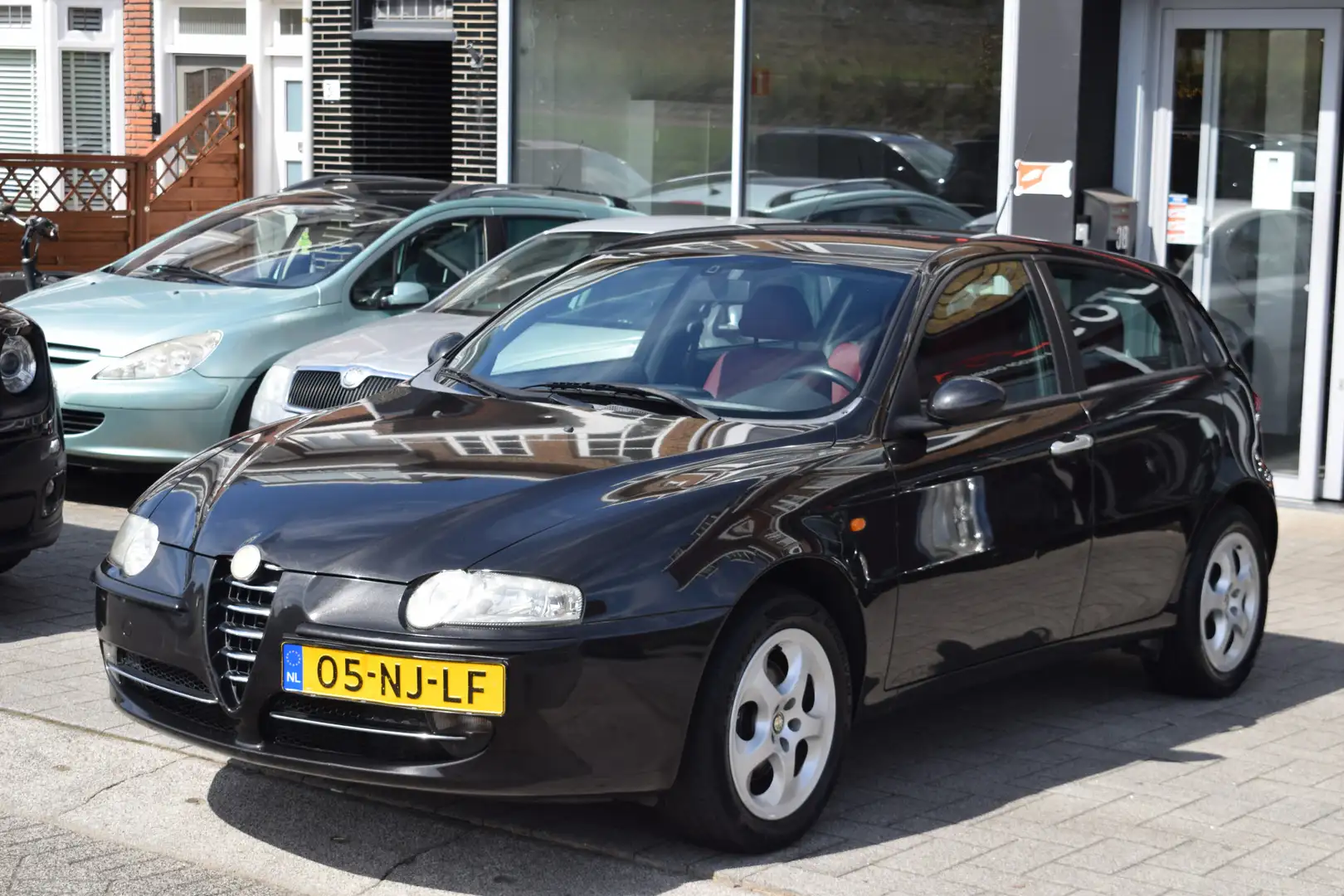 Alfa Romeo 147 1.6 T.Spark Distinctive Climate Cruise Lederen Bek Schwarz - 2