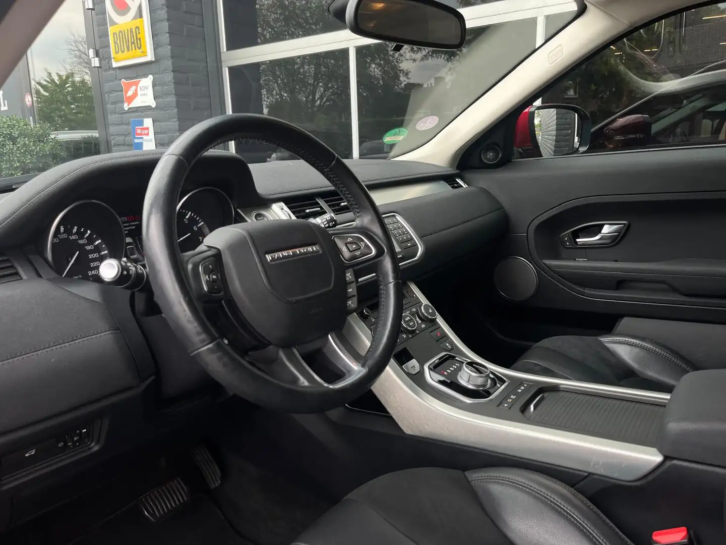 Land Rover Range Rover Evoque 2.0 Si 4WD Pure, Automaat, Airco, Cruise, Trekhaak Rood - 2