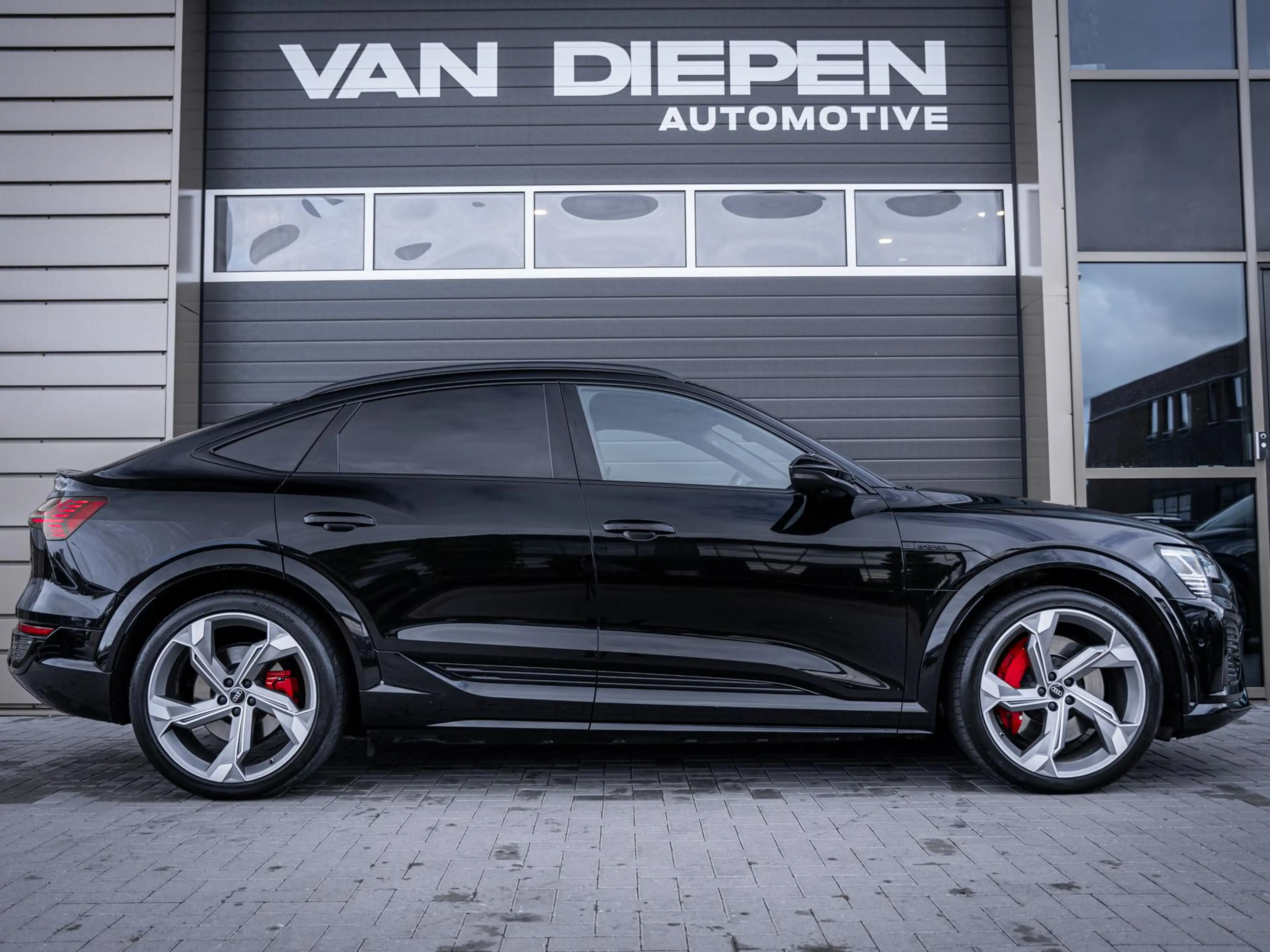 Audi SQ8 e-tron Sportback S quattro 115 kWh - Pano l Matrix l B&O — photo 5