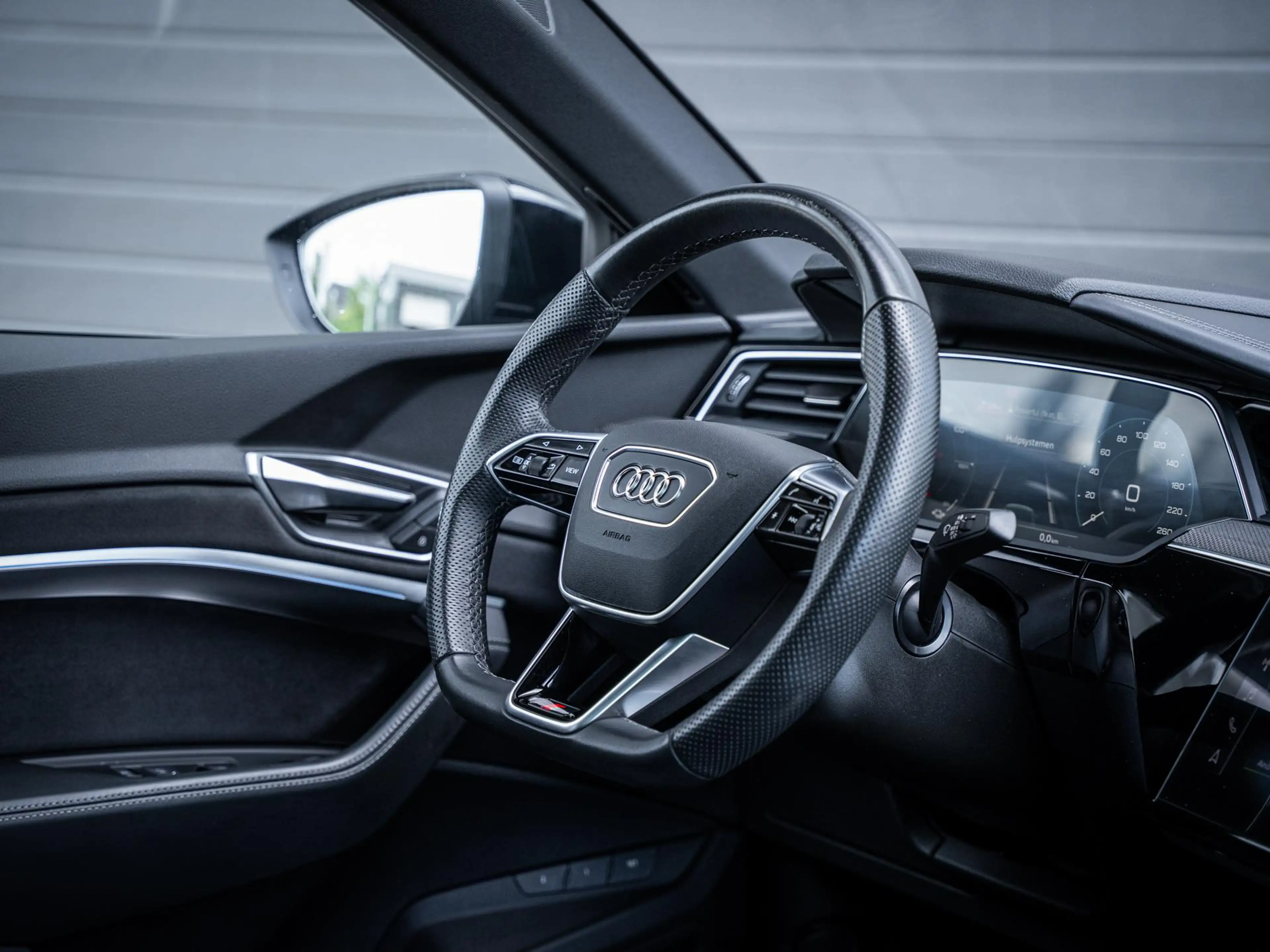Audi SQ8 e-tron Sportback S quattro 115 kWh - Pano l Matrix l B&O — photo 15