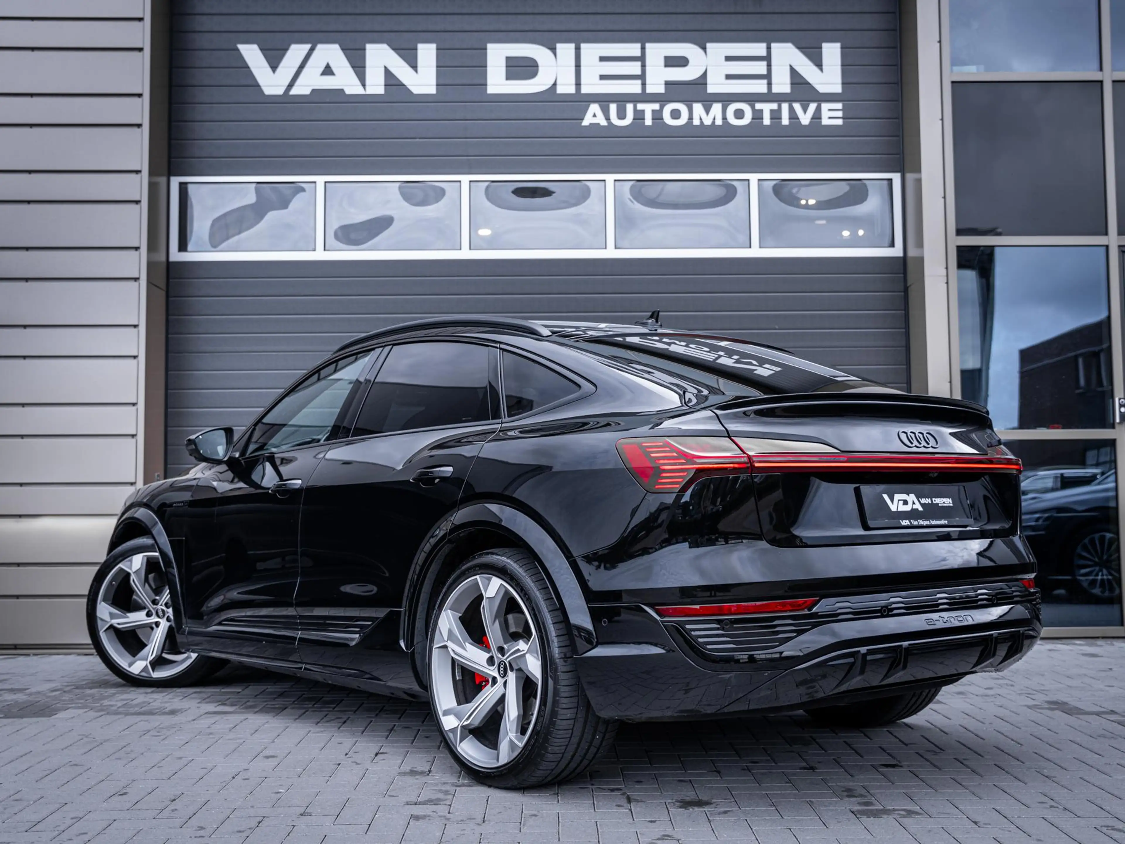 Audi SQ8 e-tron Sportback S quattro 115 kWh - Pano l Matrix l B&O — photo 8