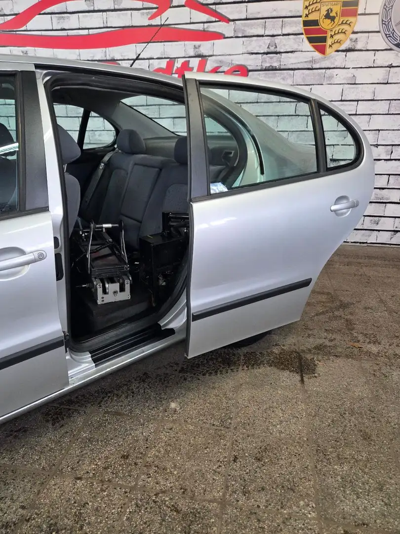 SEAT Toledo Select 1.6 *Rollstuhlgerecht* Silber - 2