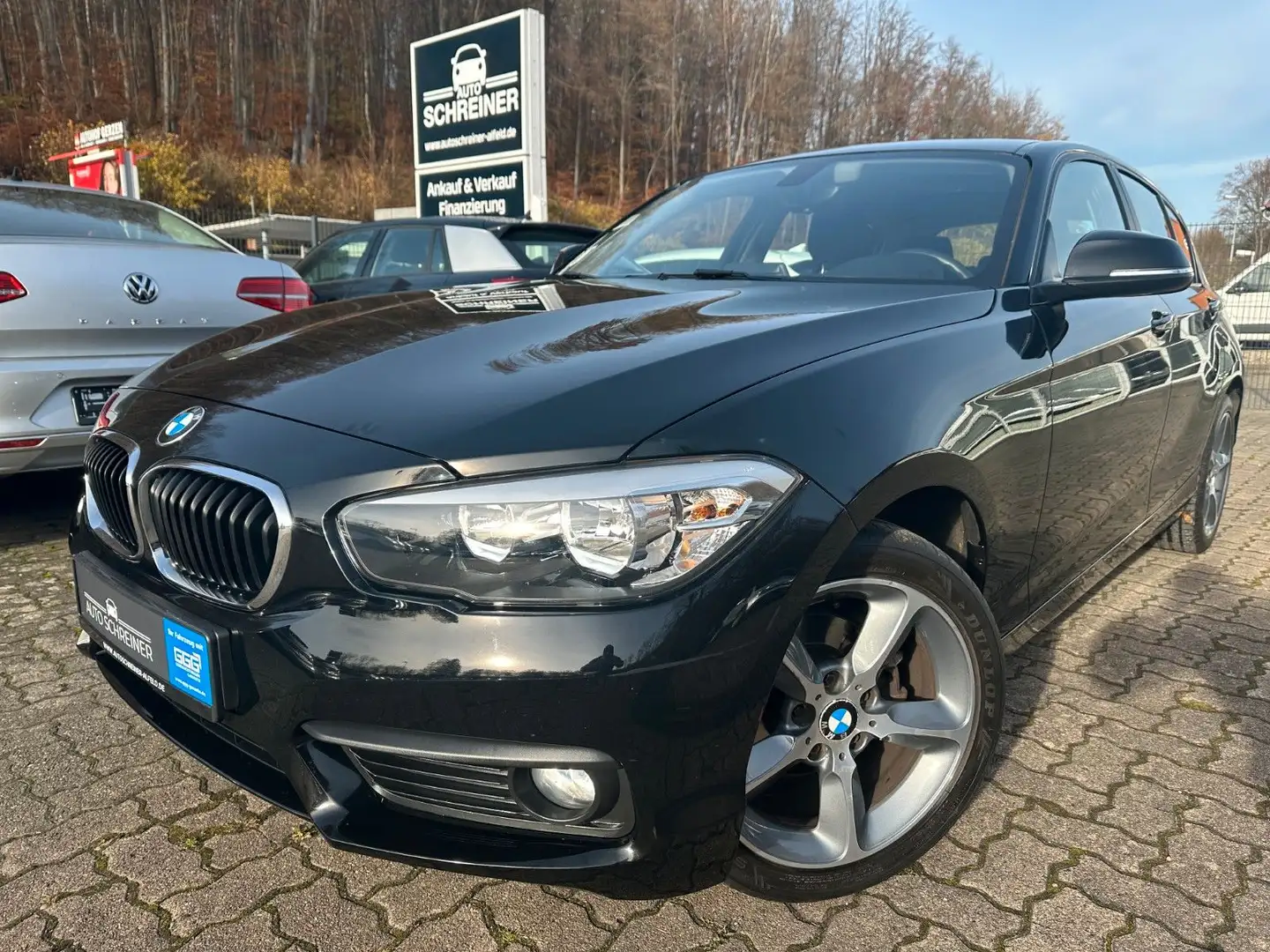 BMW 116 i 1 Advantage PDC TEMPOMAT SHZ SCHIEBEDACH Schwarz - 1