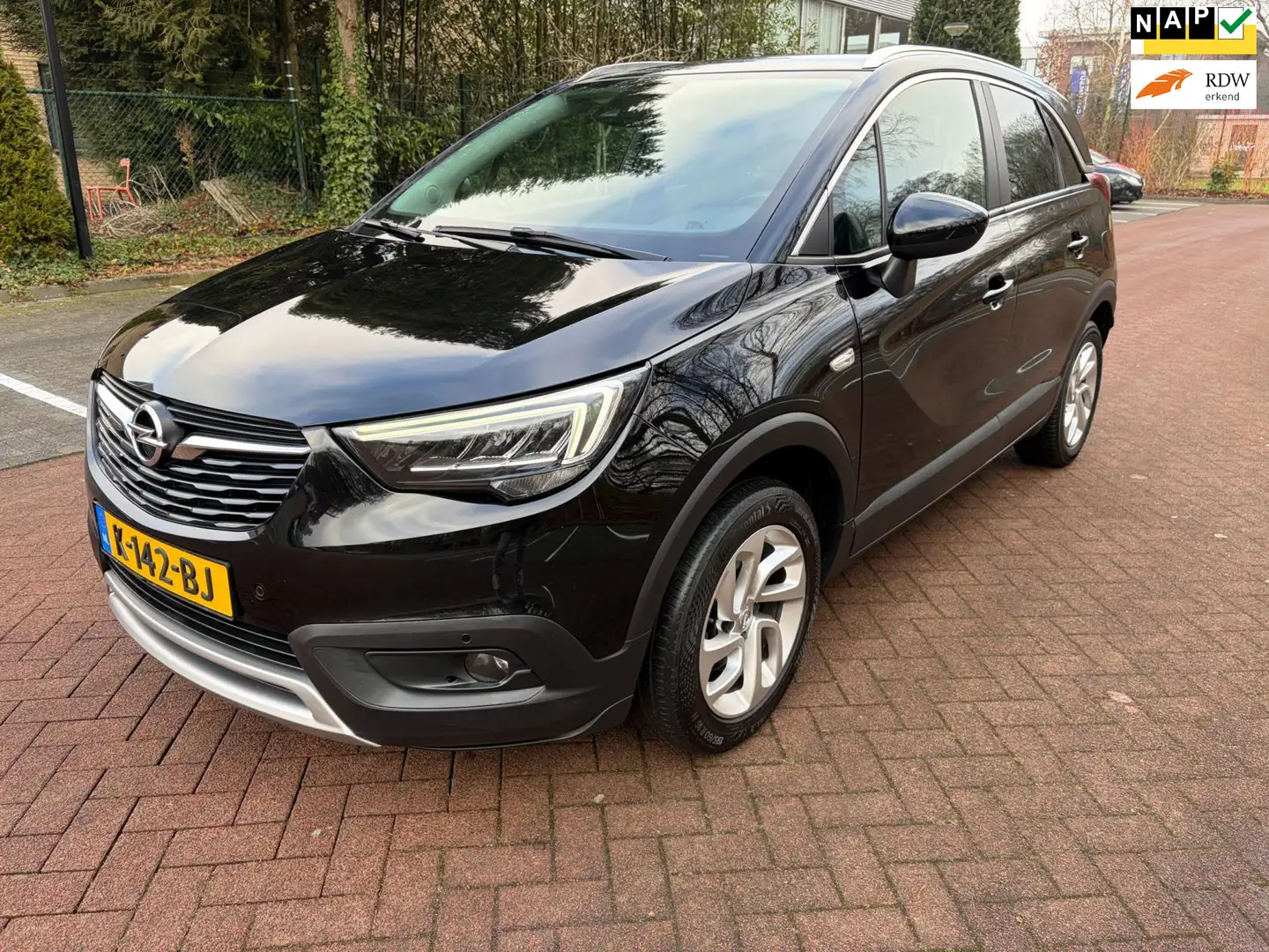 Opel Crossland X 1.2 Turbo Innovation / Keyless / Carplay / Stuurve Noir - 1
