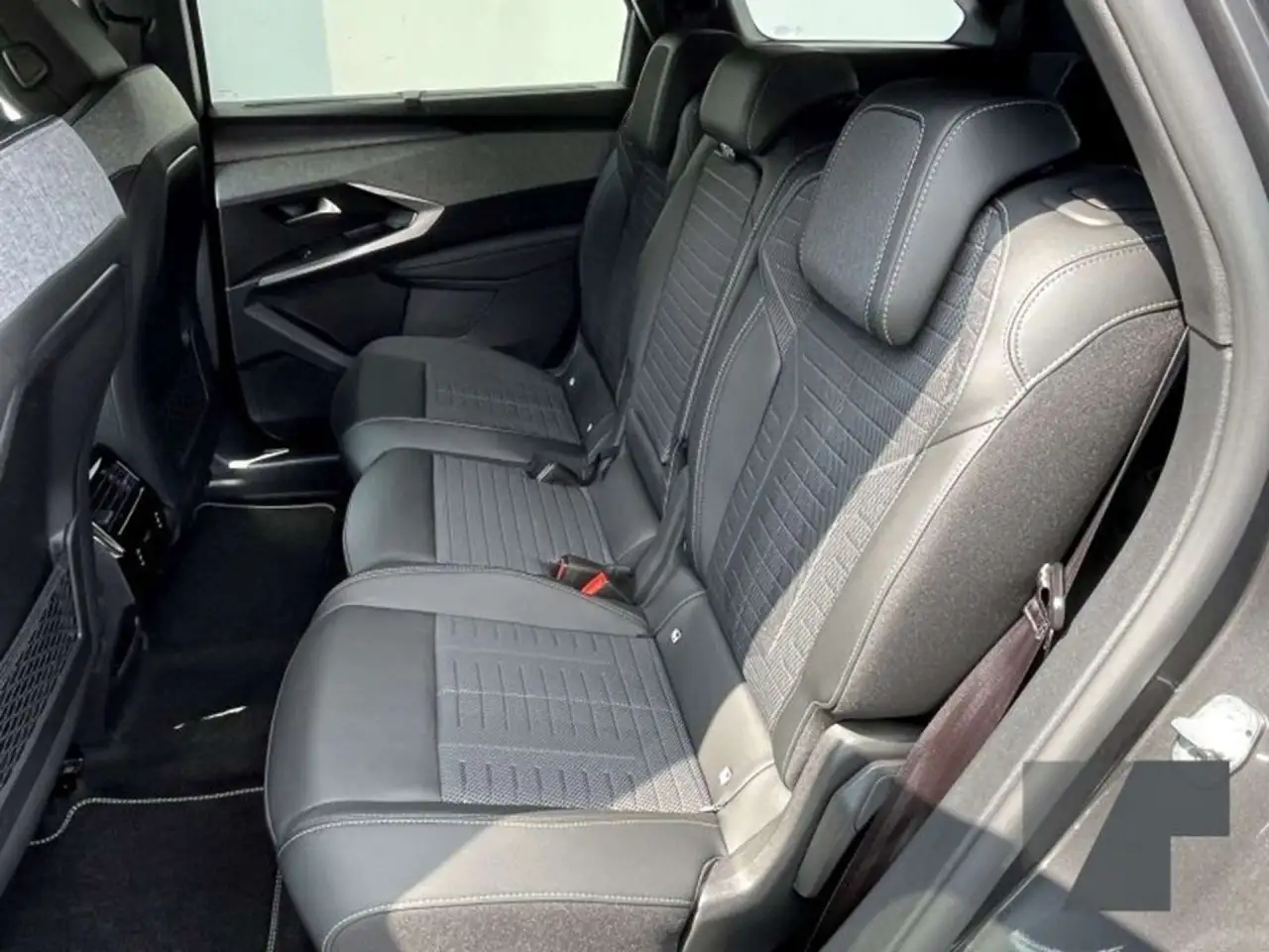 Peugeot 5008 Hybrid 136 GT 13