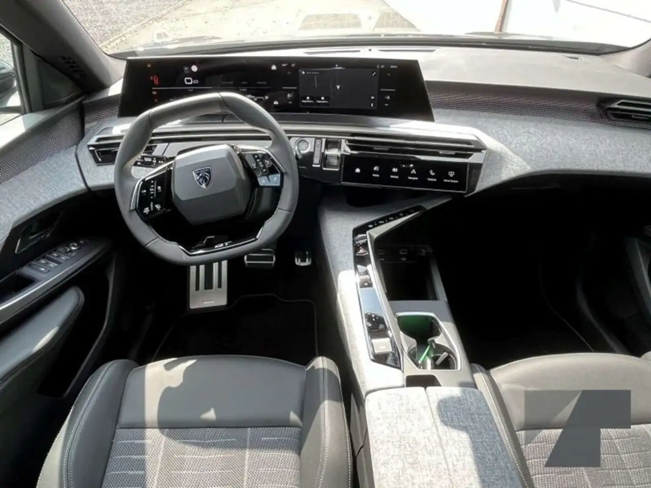 Peugeot 5008 Hybrid 136 GT 9