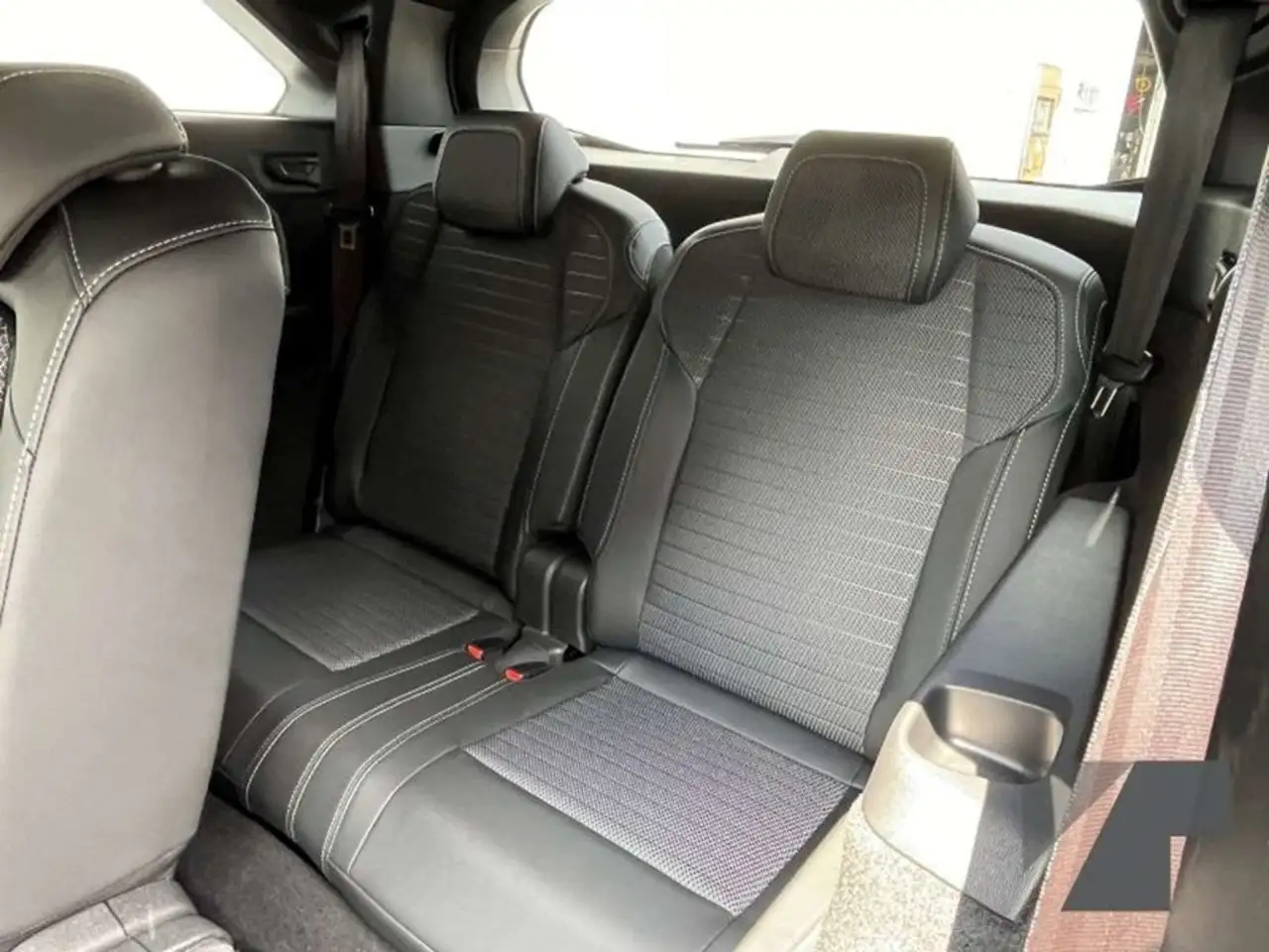 Peugeot 5008 Hybrid 136 GT 15