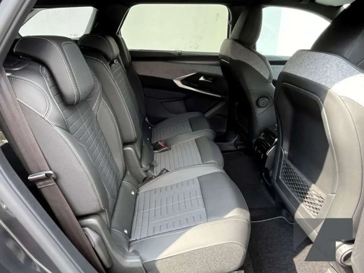 Peugeot 5008 Hybrid 136 GT 16