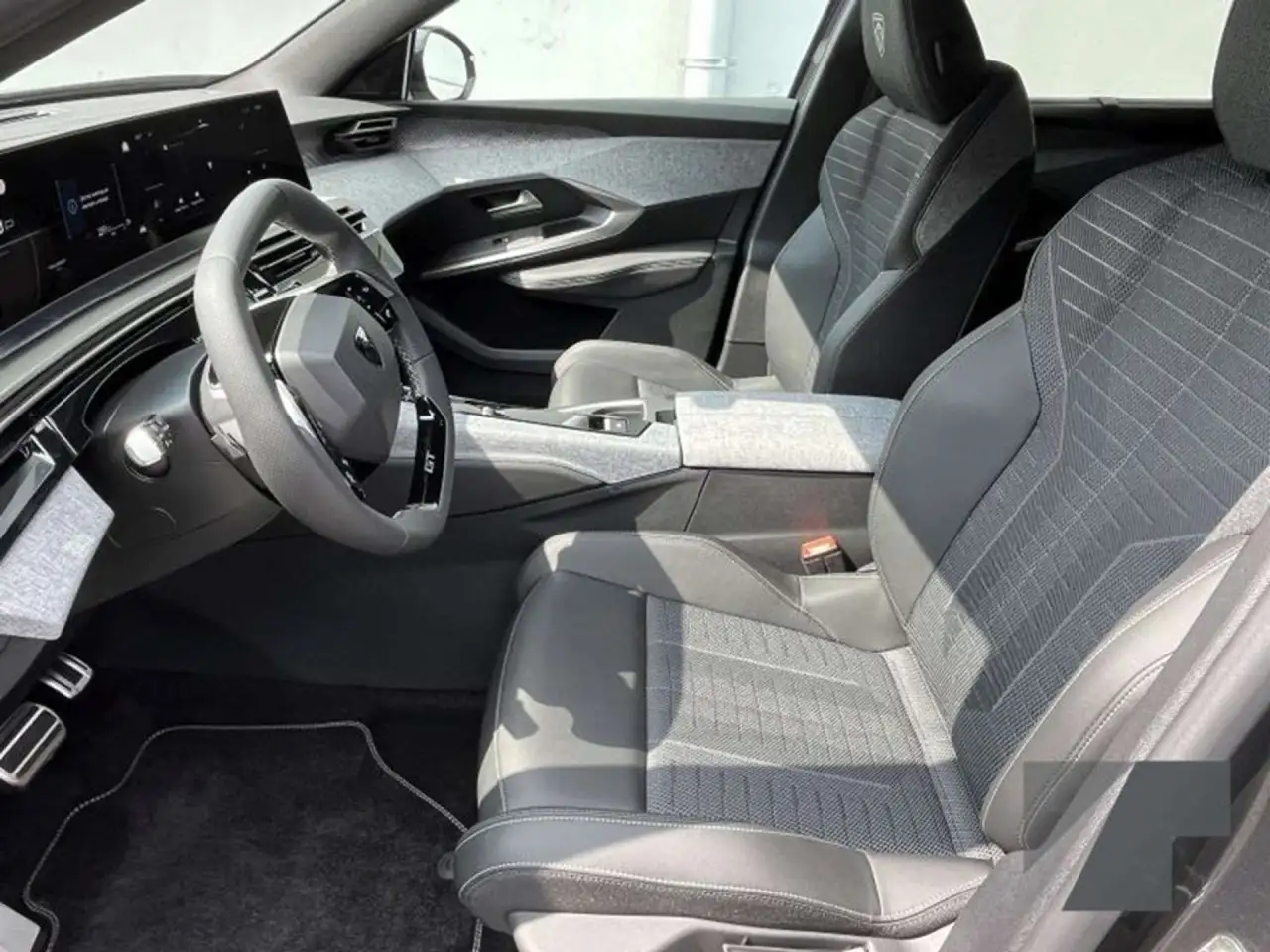 Peugeot 5008 Hybrid 136 GT 10