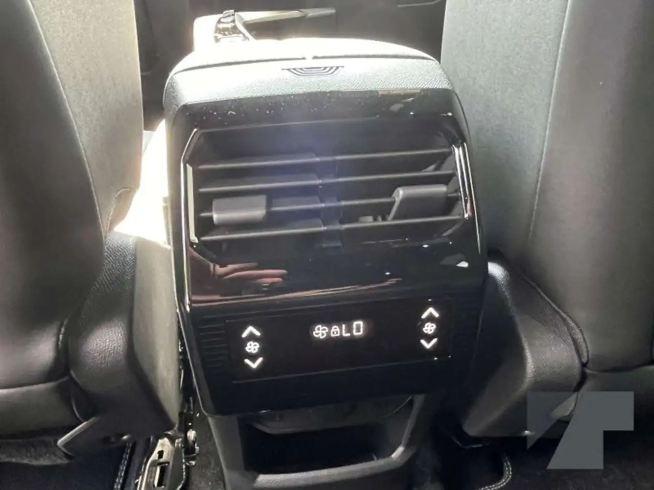 Peugeot 5008 Hybrid 136 GT 24