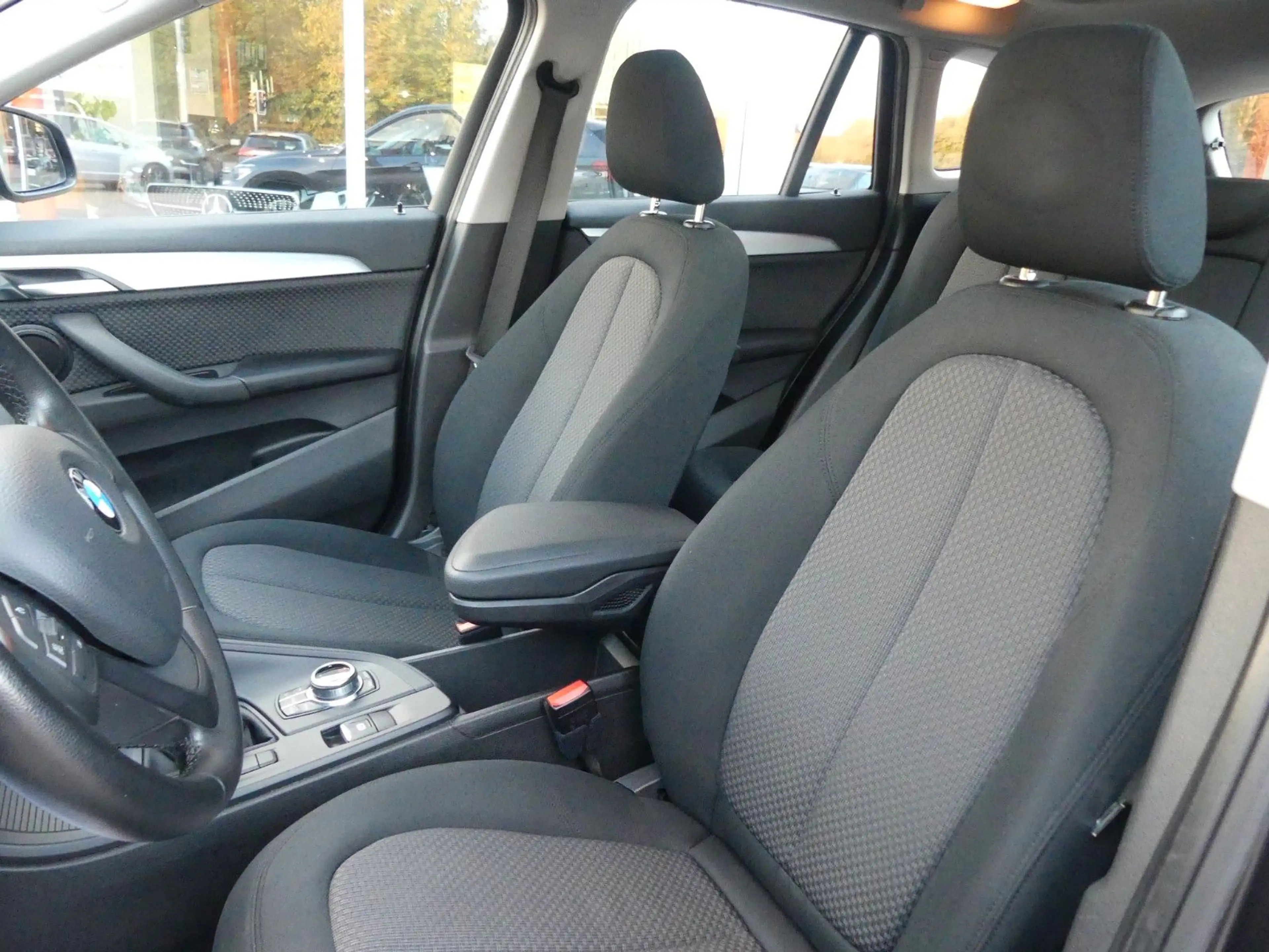 BMW X1 sDrive 18 i Advantage*Navi*Sitzhzg.*Panorama — photo 11