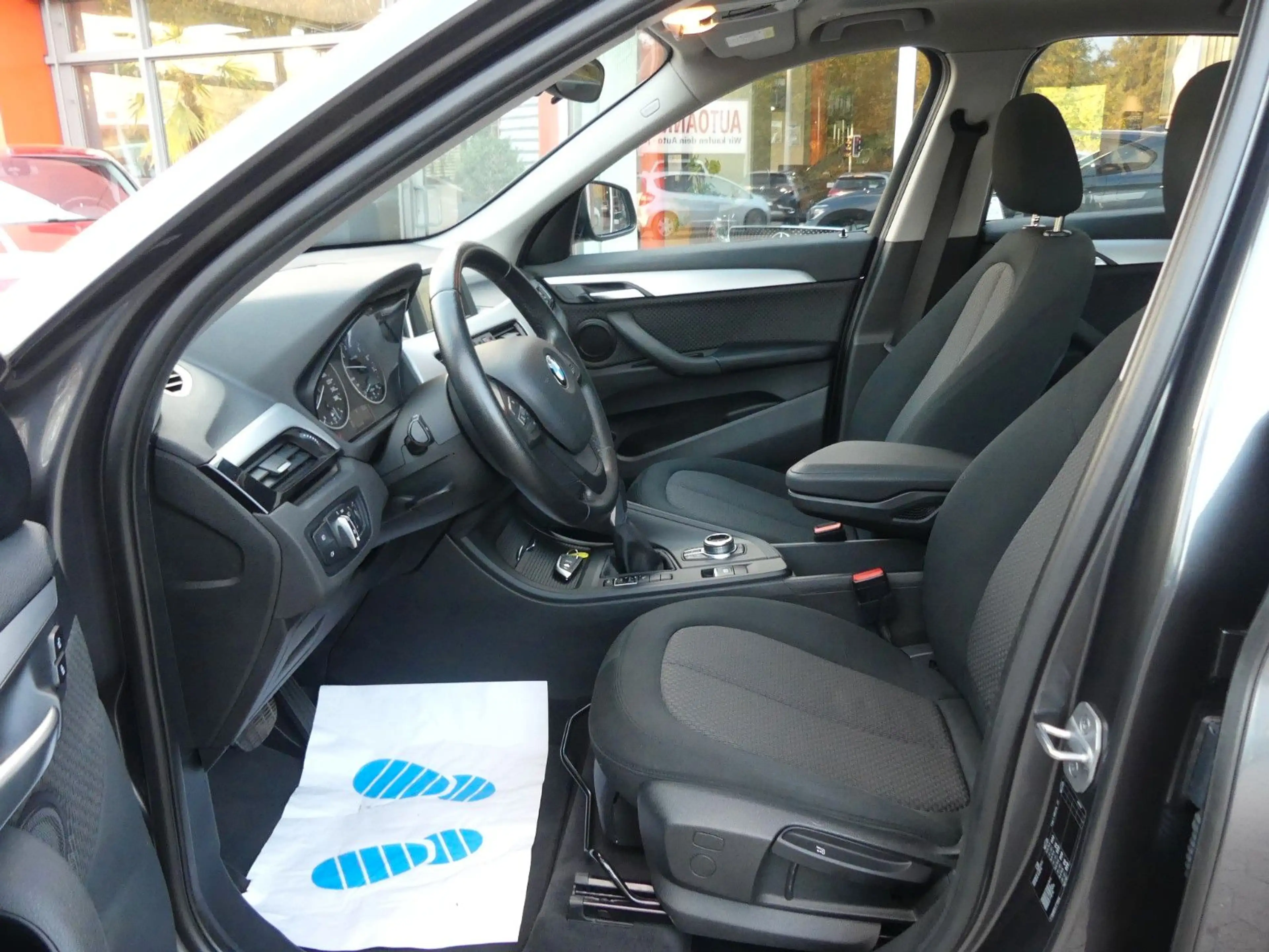 BMW X1 sDrive 18 i Advantage*Navi*Sitzhzg.*Panorama — photo 10