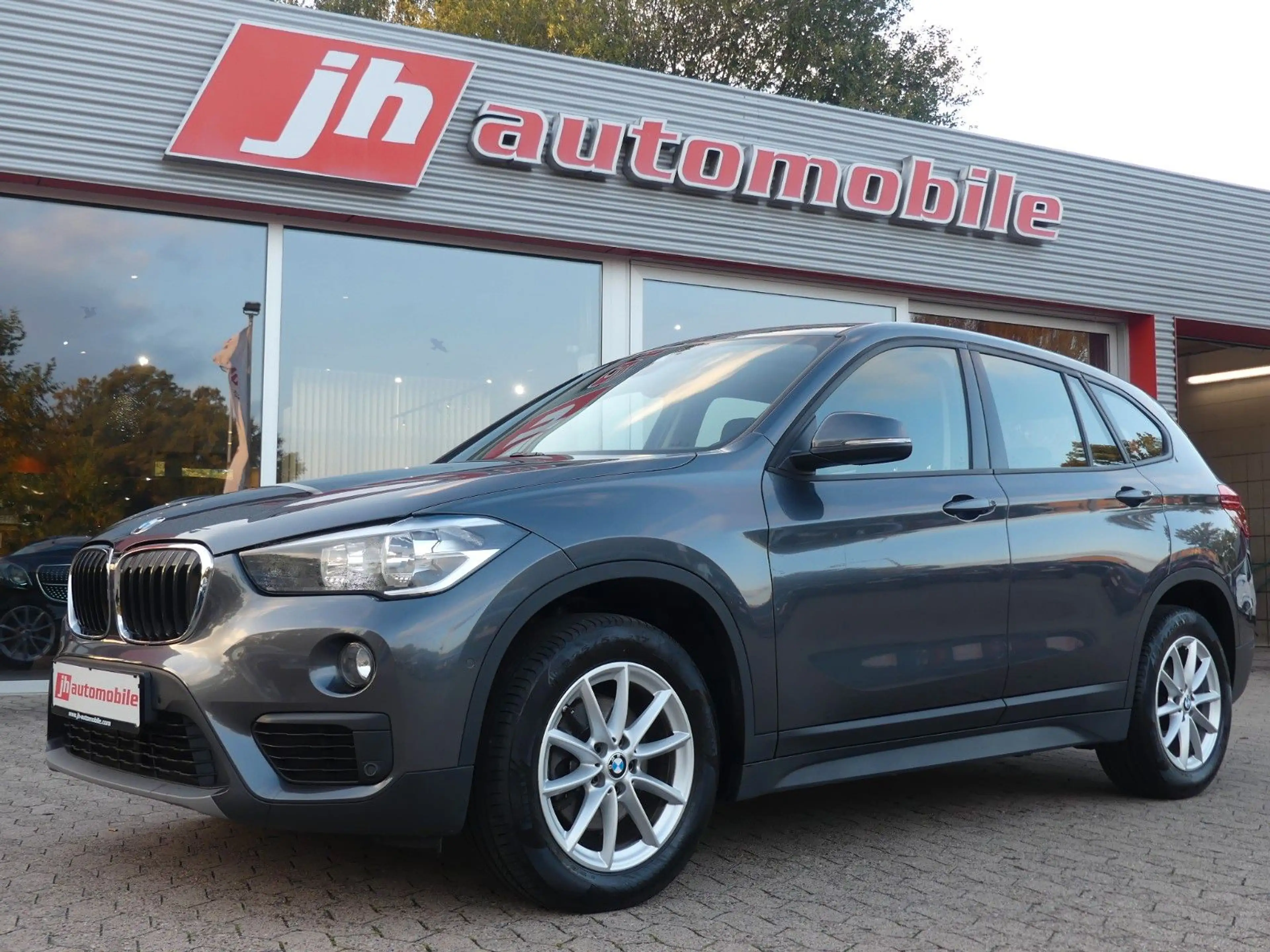 BMW X1 sDrive 18 i Advantage*Navi*Sitzhzg.*Panorama