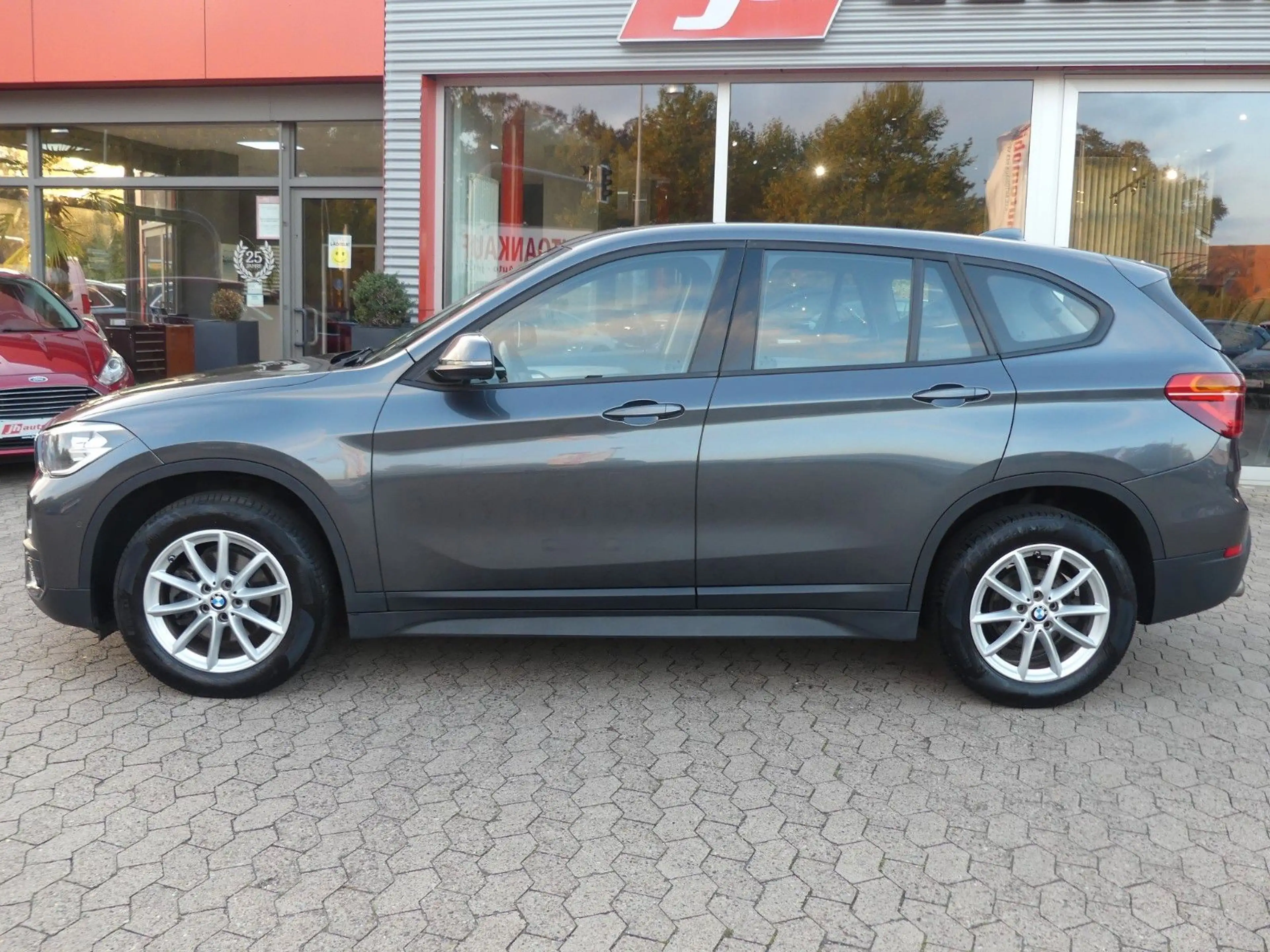 BMW X1 sDrive 18 i Advantage*Navi*Sitzhzg.*Panorama — photo 2
