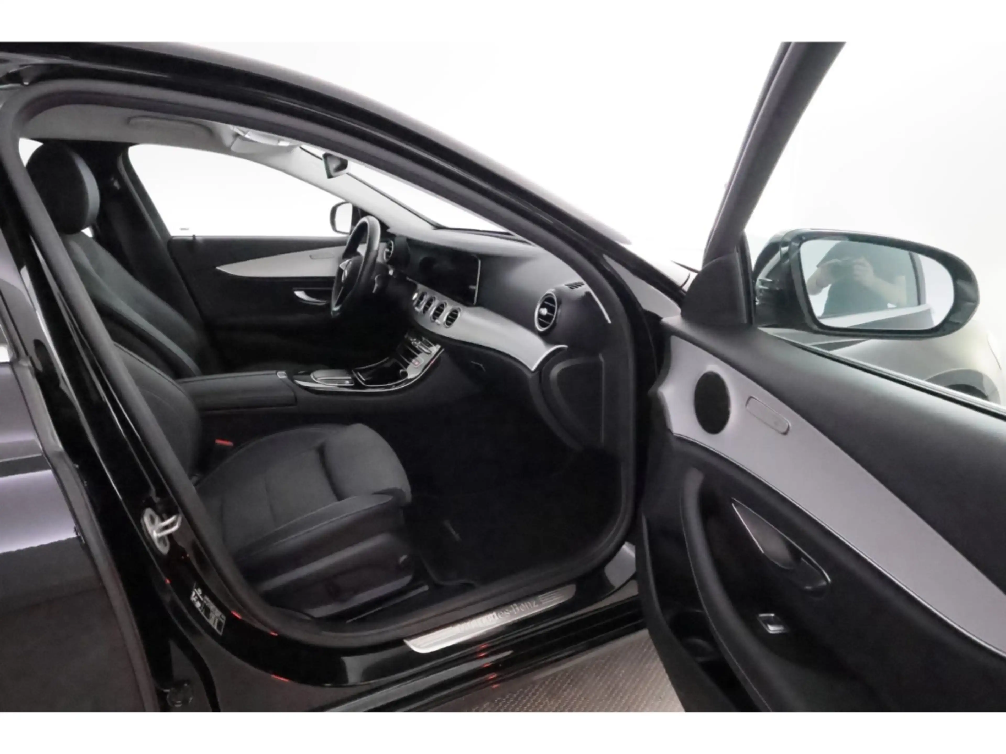 Mercedes-Benz E 300 d 4Matic 9G-tronic Avantgarde+LED+NAVI+PDC — photo 20