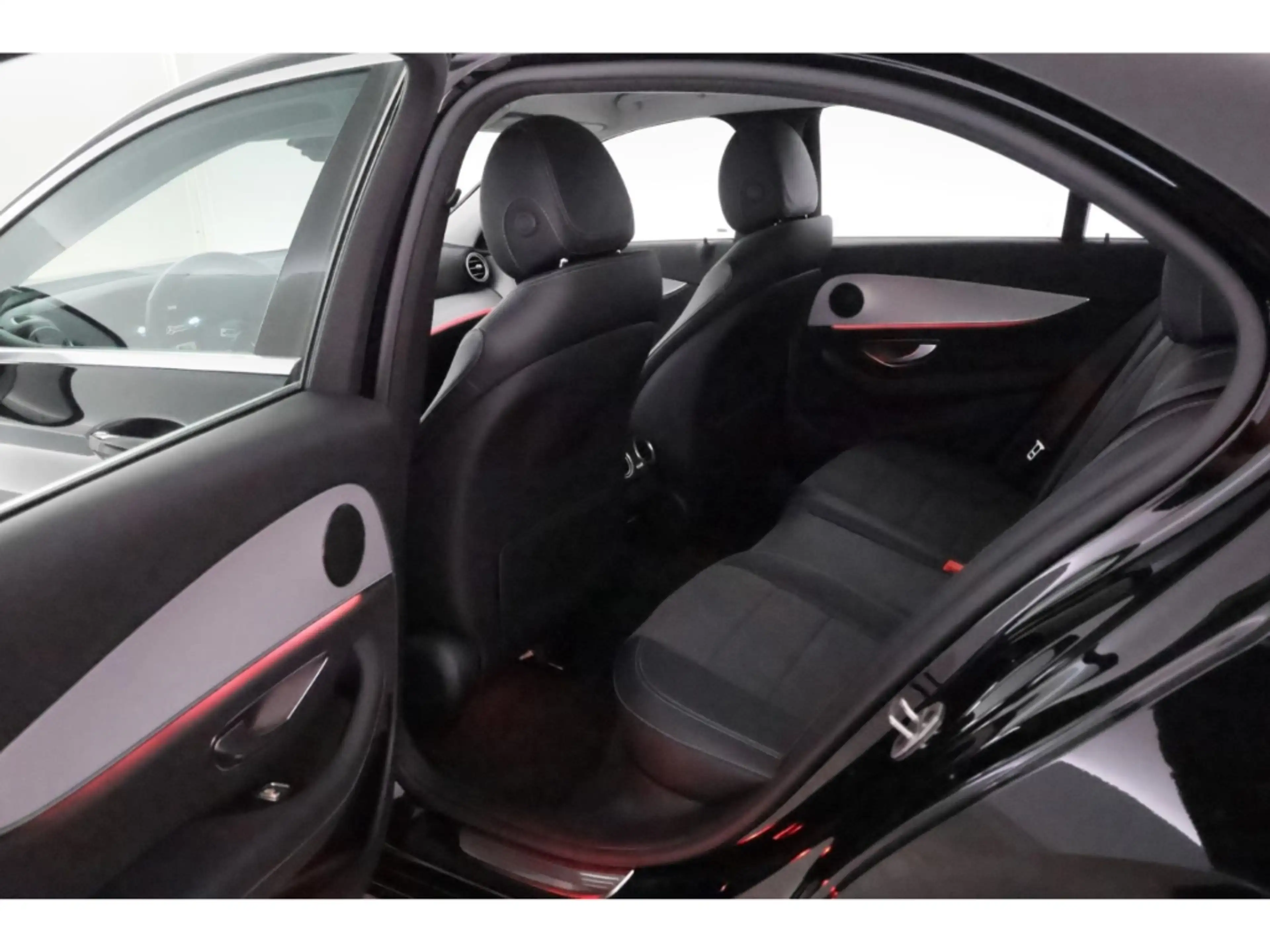 Mercedes-Benz E 300 d 4Matic 9G-tronic Avantgarde+LED+NAVI+PDC — photo 18