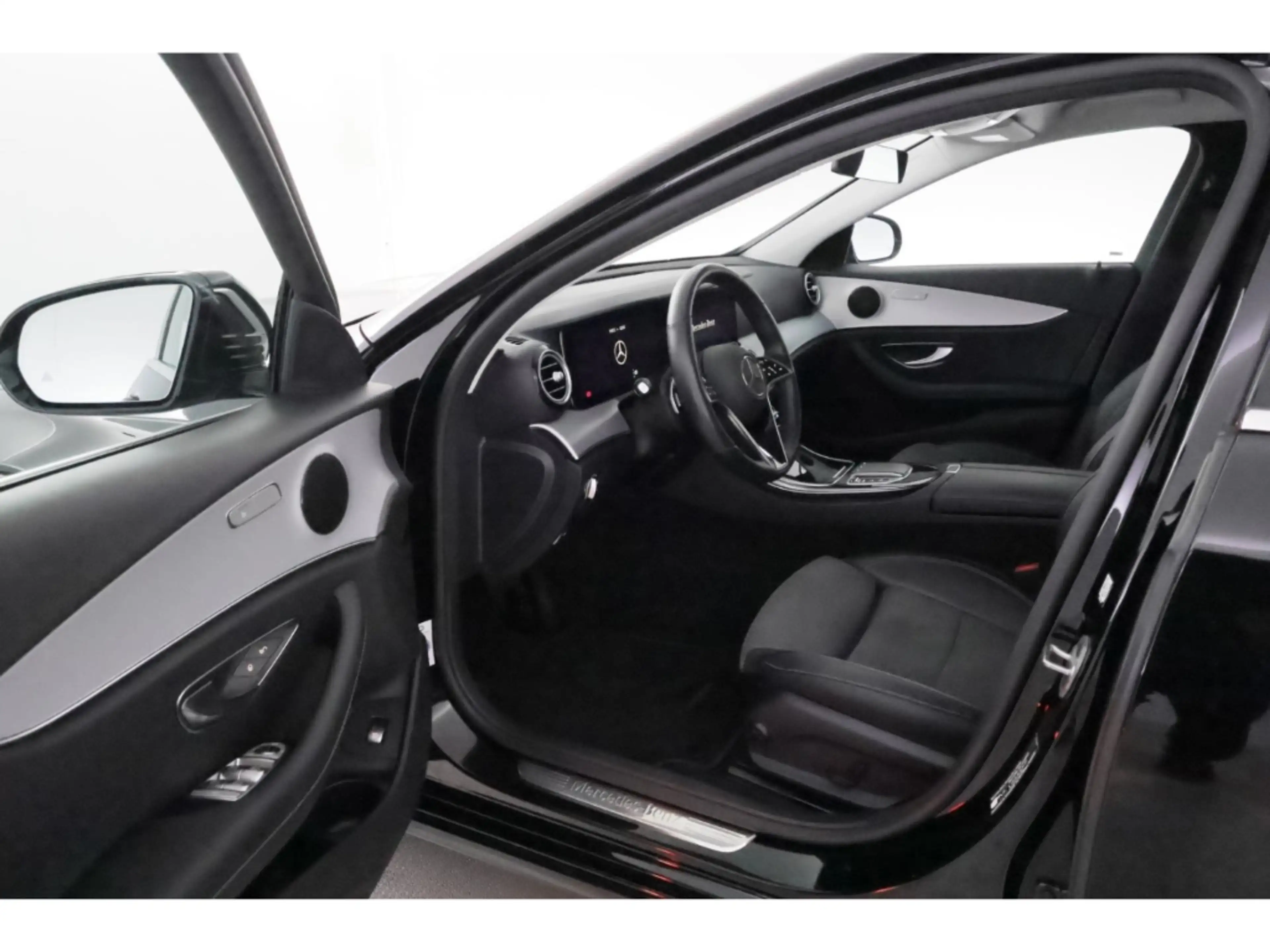 Mercedes-Benz E 300 d 4Matic 9G-tronic Avantgarde+LED+NAVI+PDC — photo 14