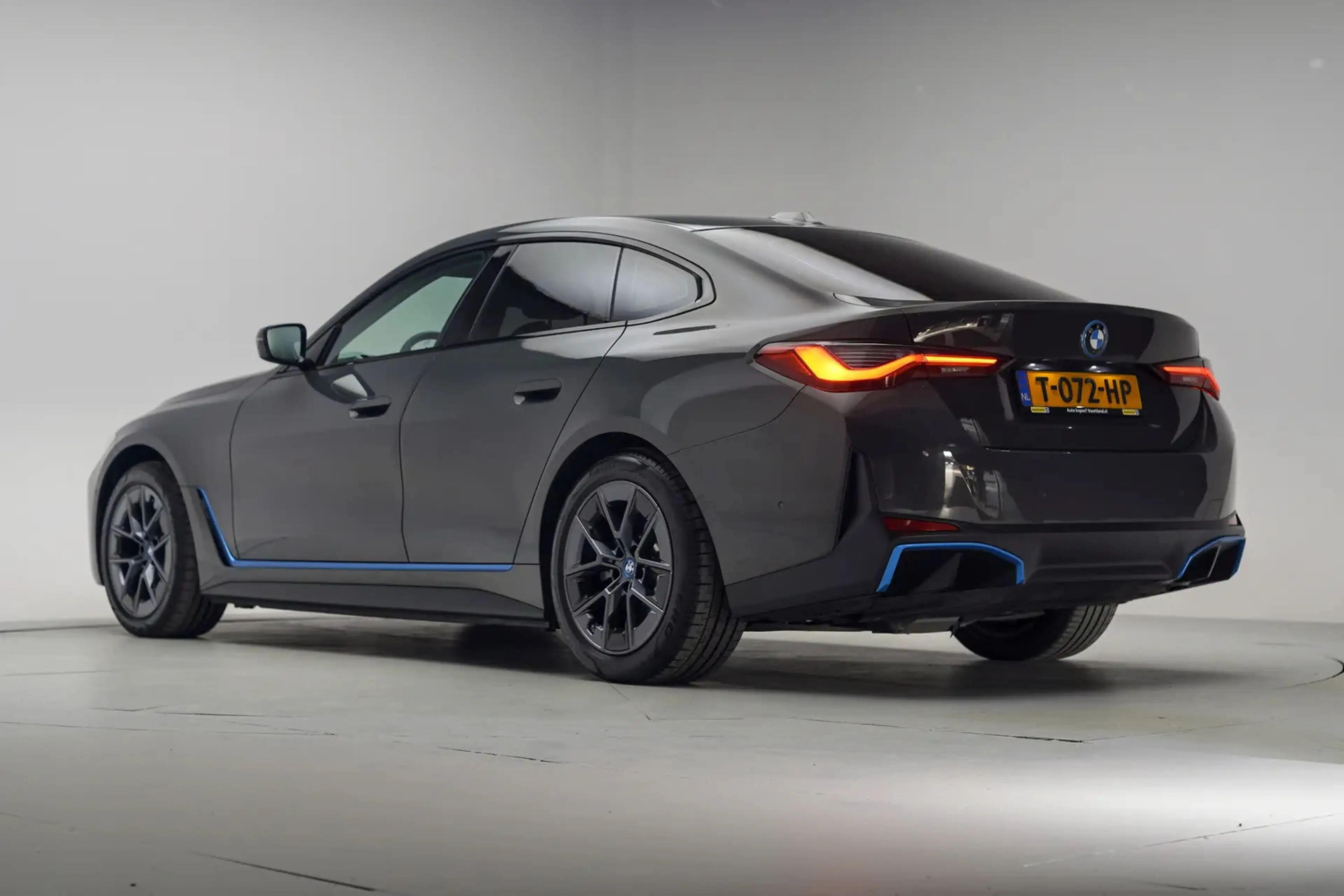BMW i4 eDrive40 84 kWh SOH 93% [ Navi Clima Apple / Andro — photo 3