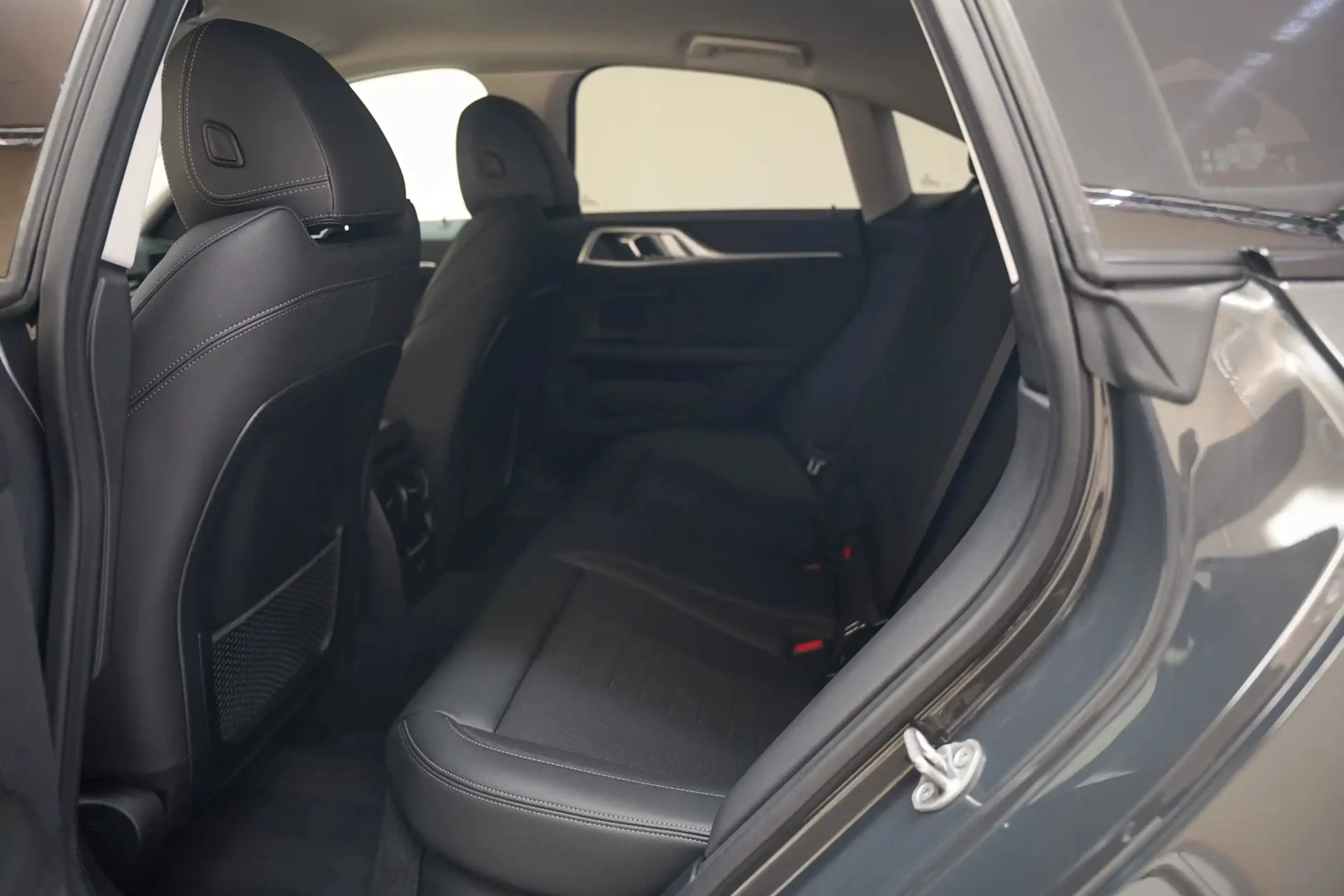 BMW i4 eDrive40 84 kWh SOH 93% [ Navi Clima Apple / Andro — photo 10