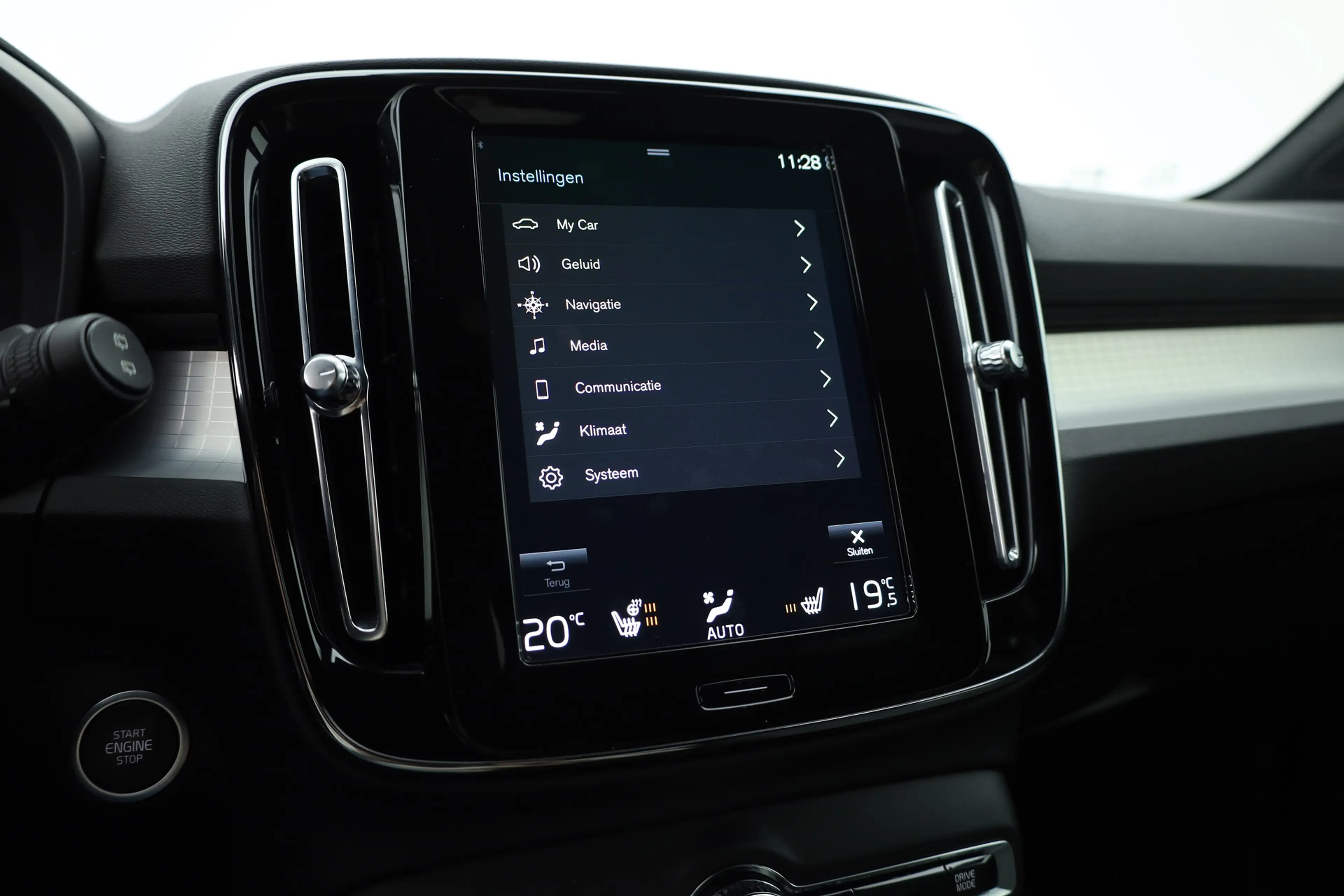 Volvo XC40 1.5 T5 Plug-in hybrid Plus Dark | Trekhaak | 360 c — photo 26