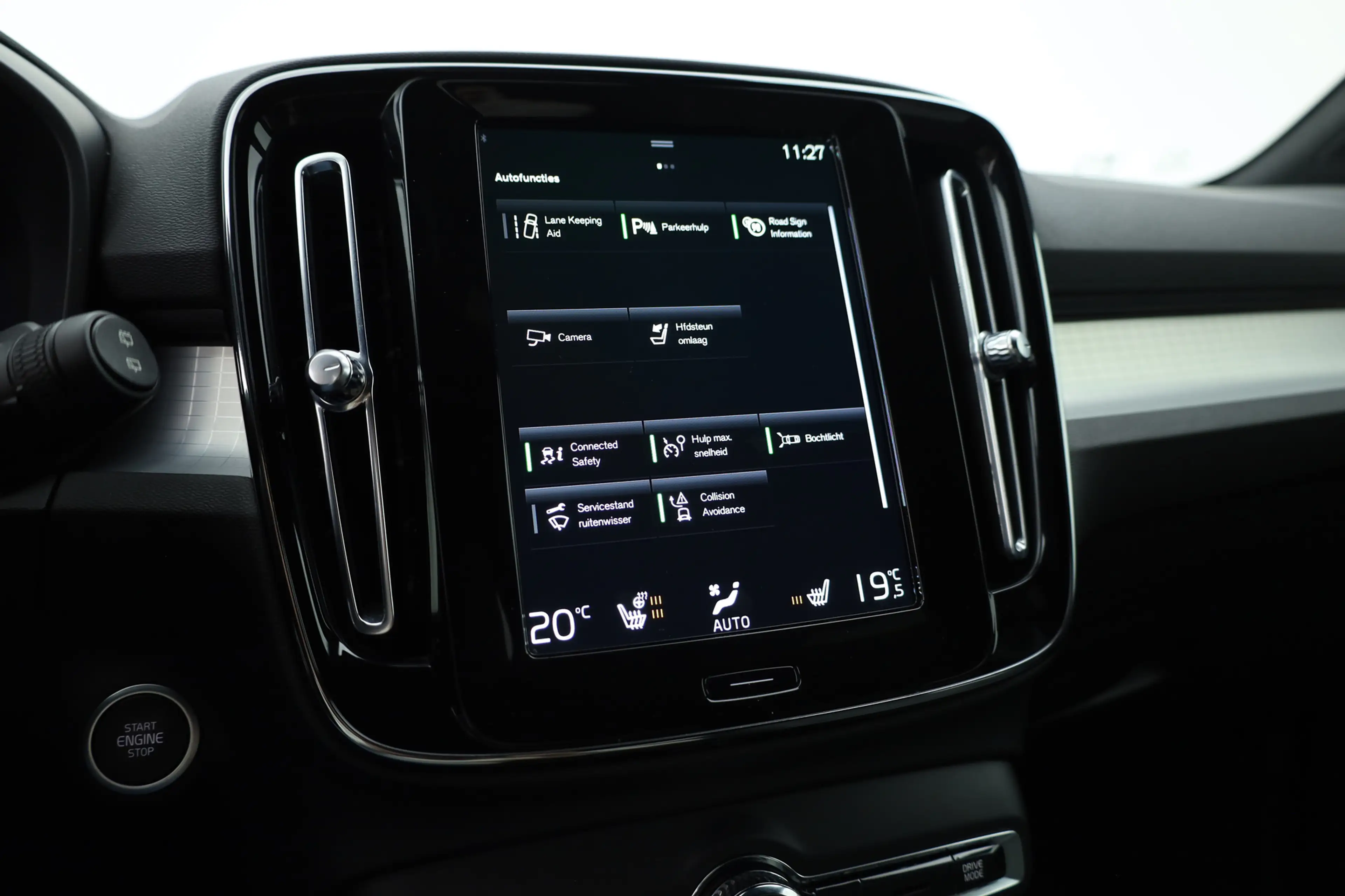 Volvo XC40 1.5 T5 Plug-in hybrid Plus Dark | Trekhaak | 360 c — photo 22