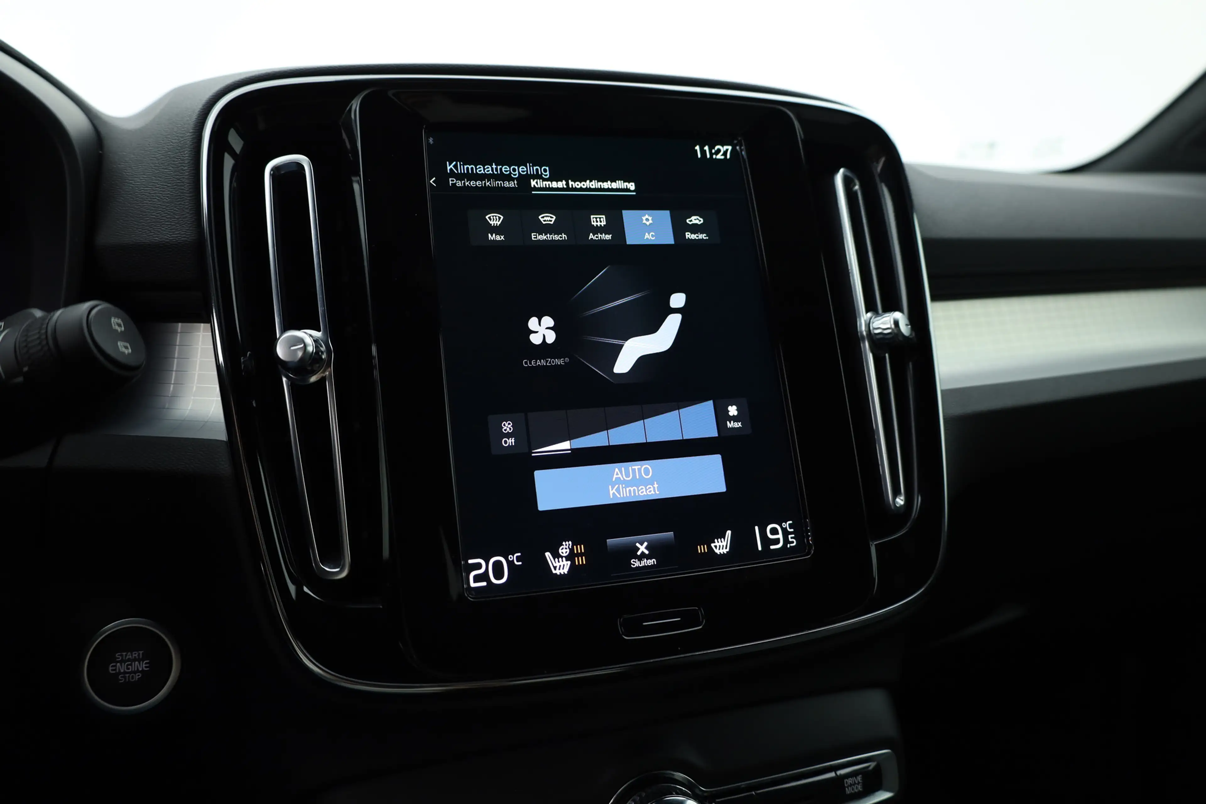 Volvo XC40 1.5 T5 Plug-in hybrid Plus Dark | Trekhaak | 360 c — photo 18
