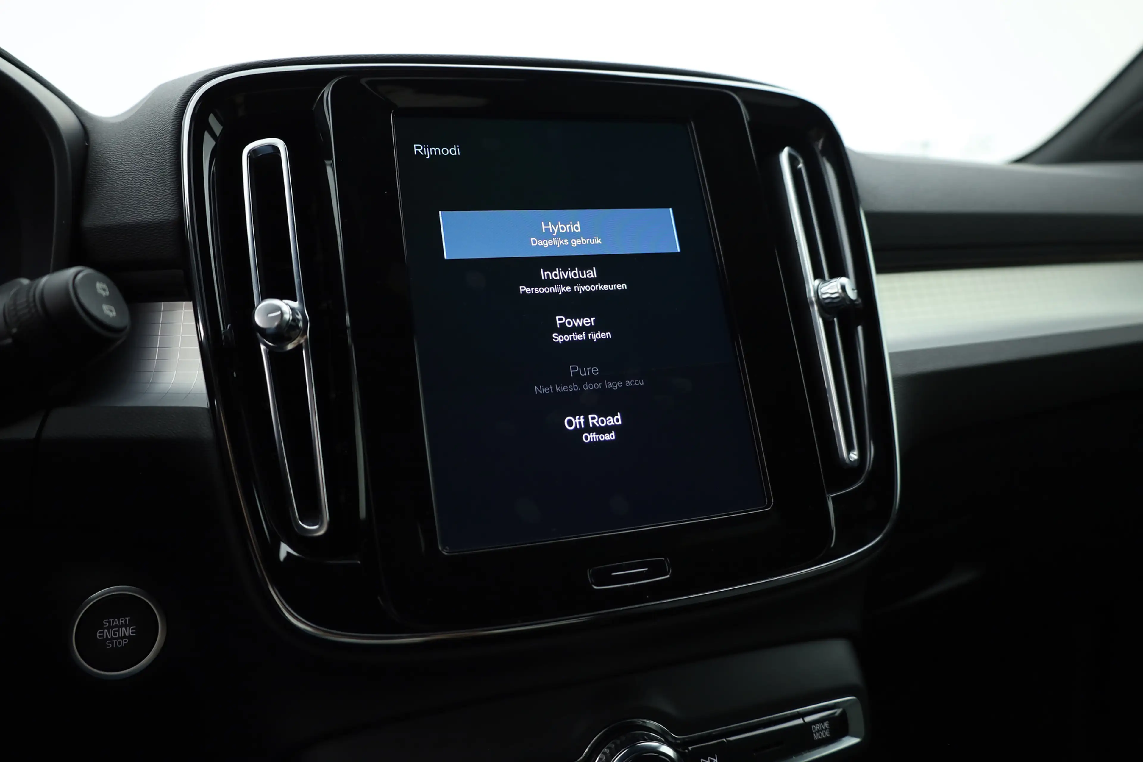 Volvo XC40 1.5 T5 Plug-in hybrid Plus Dark | Trekhaak | 360 c — photo 27