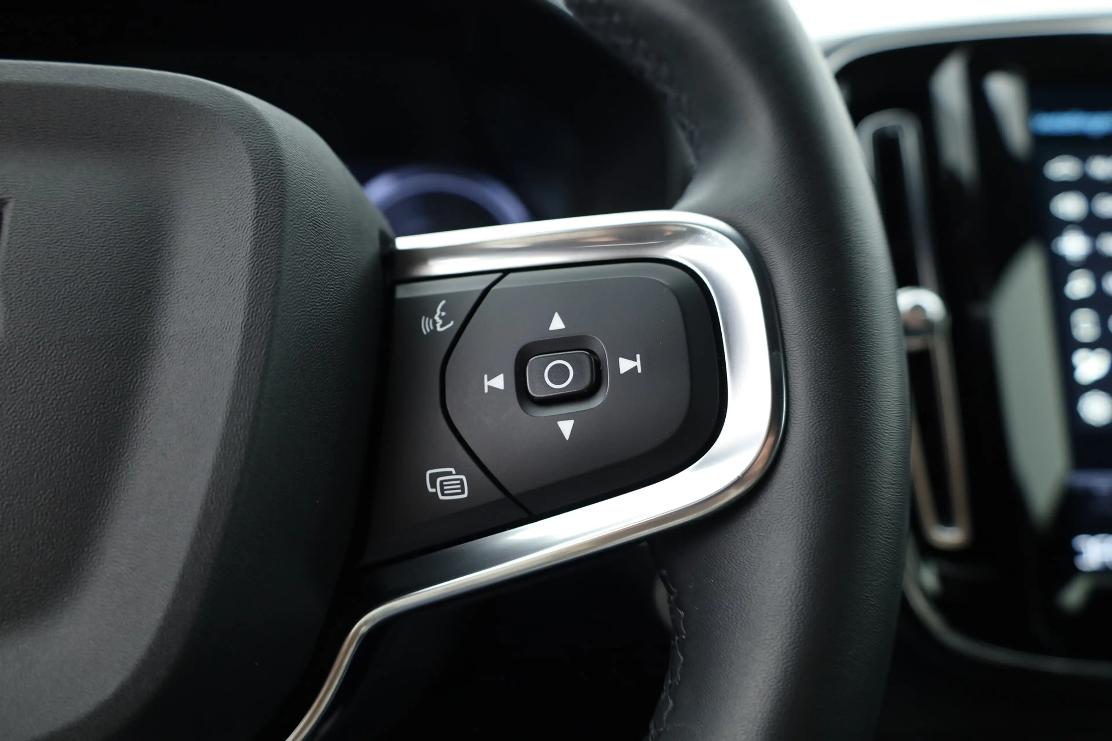 Volvo XC40 1.5 T5 Plug-in hybrid Plus Dark | Trekhaak | 360 c — photo 14