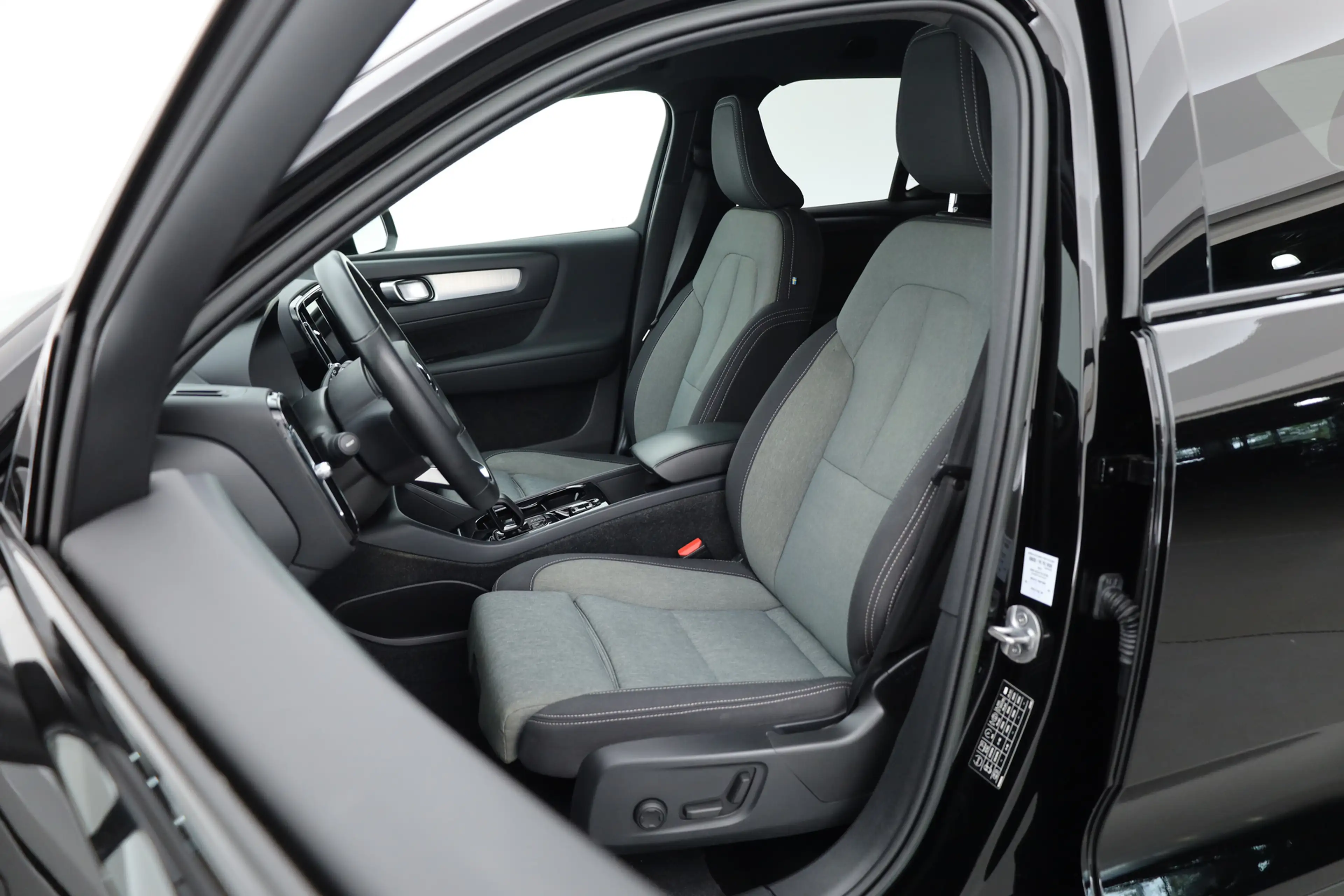 Volvo XC40 1.5 T5 Plug-in hybrid Plus Dark | Trekhaak | 360 c — photo 3
