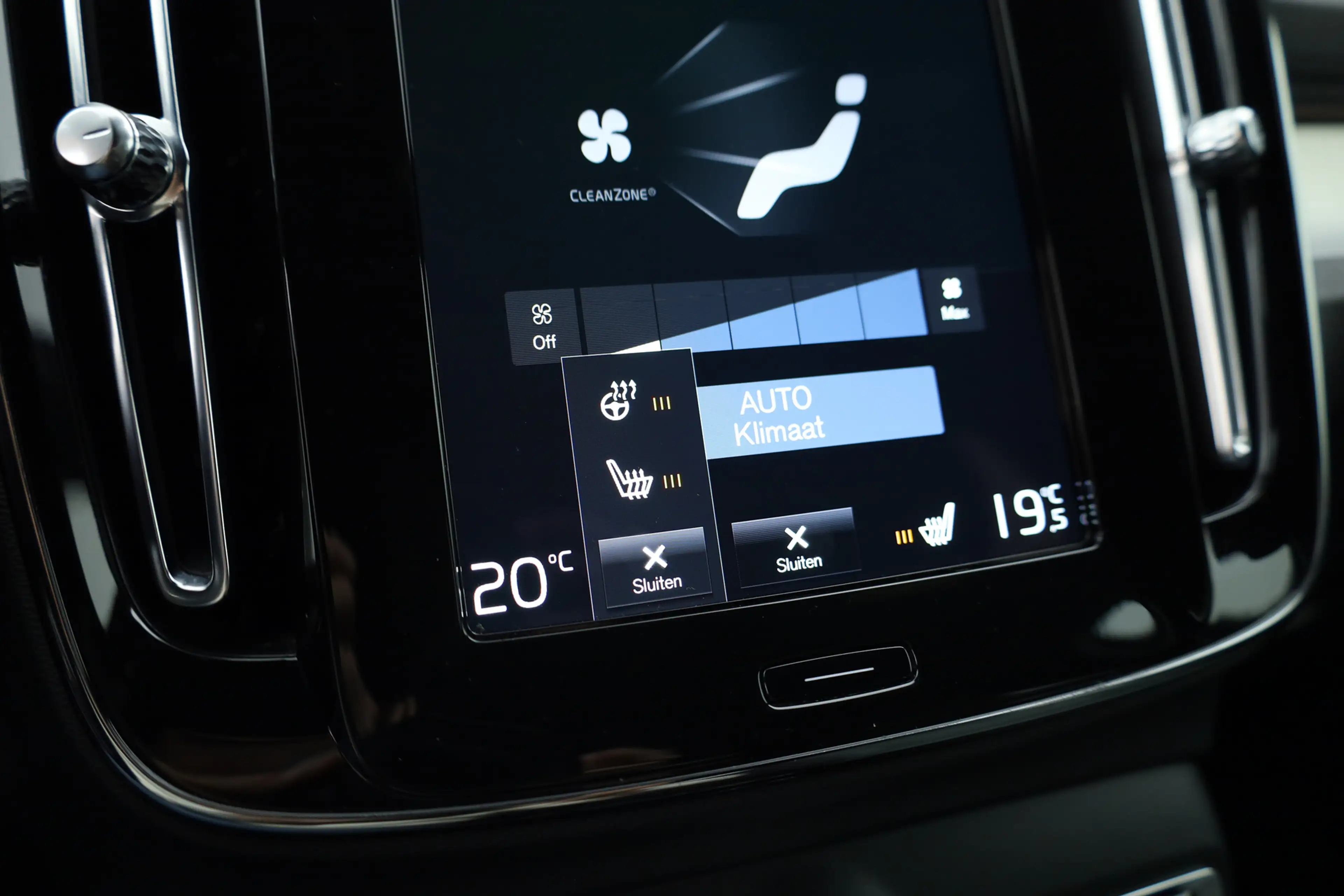Volvo XC40 1.5 T5 Plug-in hybrid Plus Dark | Trekhaak | 360 c — photo 19
