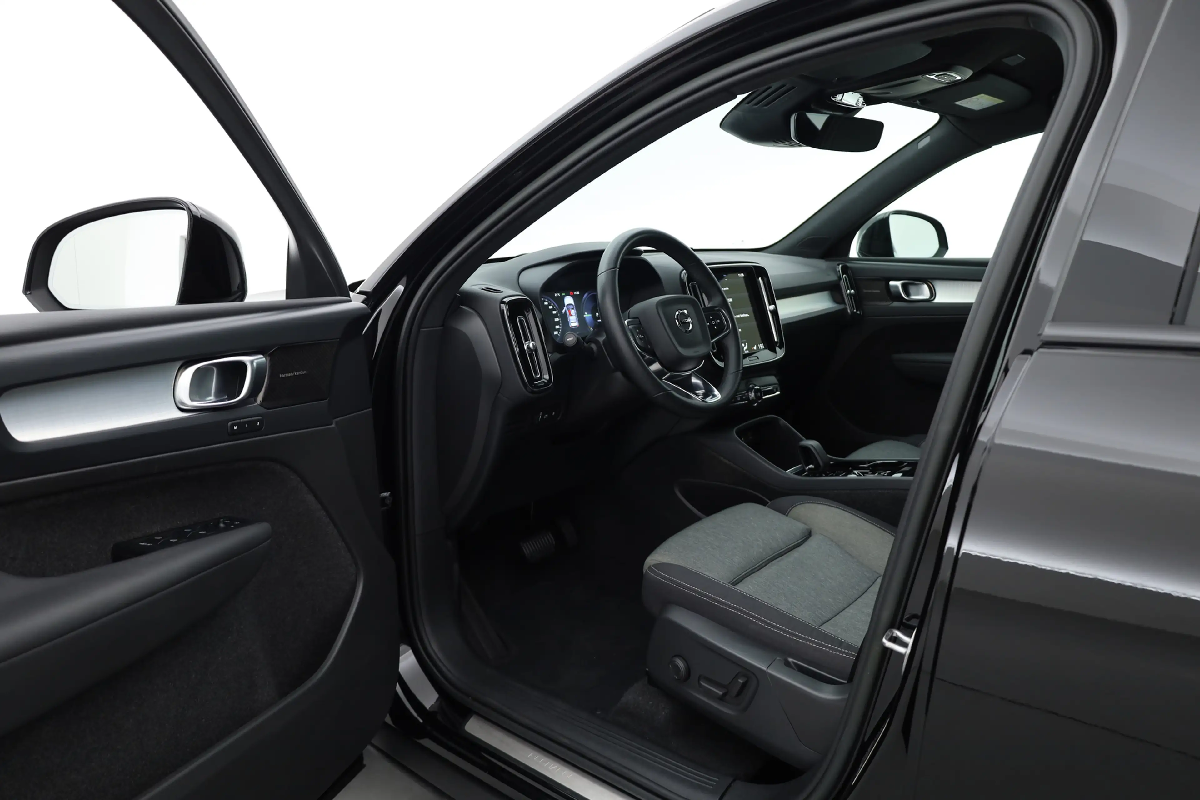 Volvo XC40 1.5 T5 Plug-in hybrid Plus Dark | Trekhaak | 360 c — photo 4
